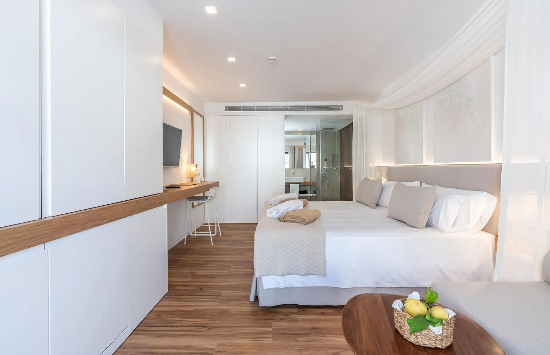 Photo of the whole room, Bed in Ynaira hotel & Spa