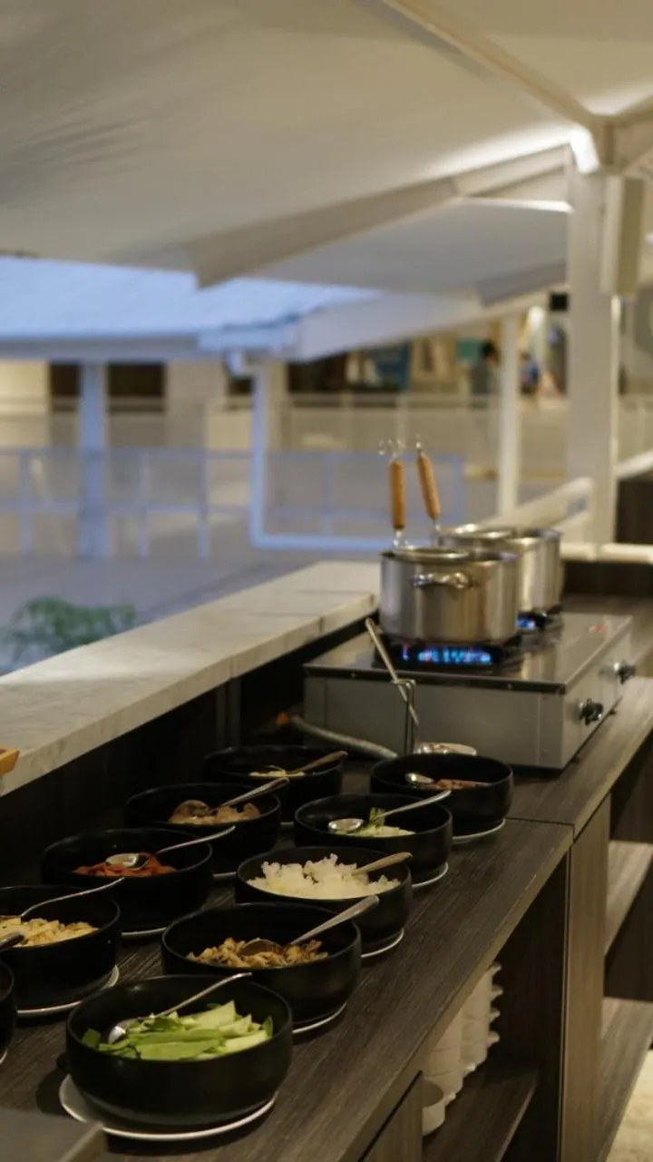 Restaurant/places to eat in Kontena Hotel