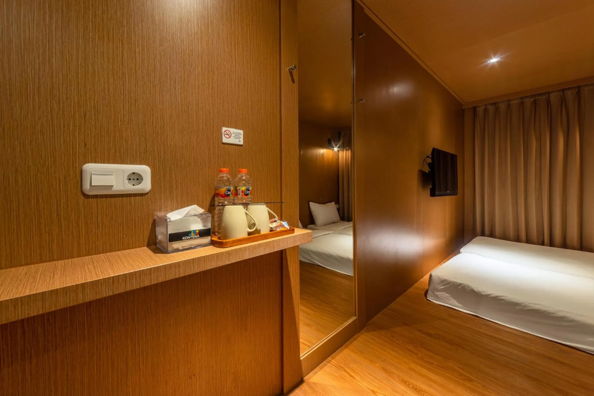 Coffee/tea facilities, Bed in Kontena Hotel