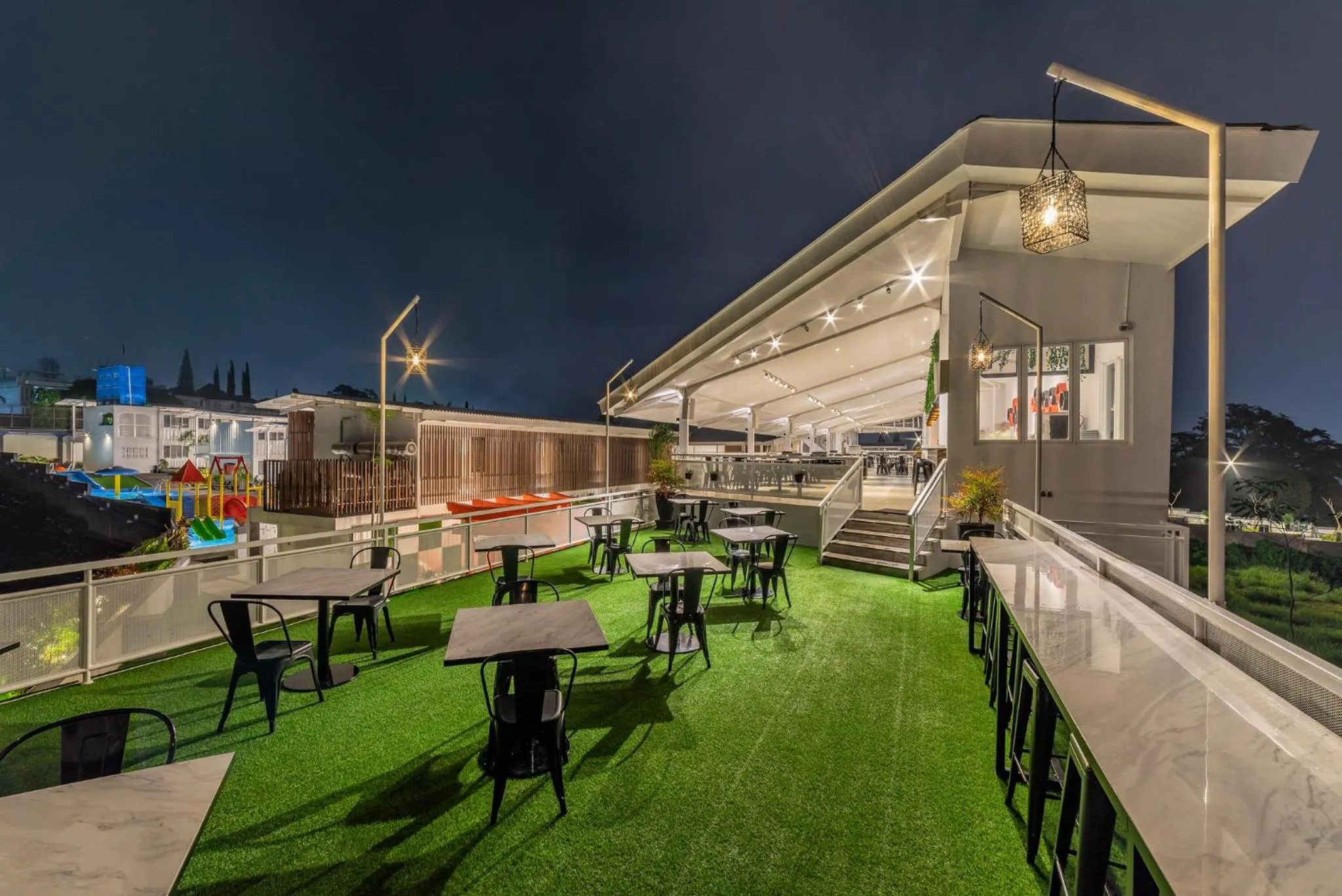 Restaurant/places to eat in Kontena Hotel