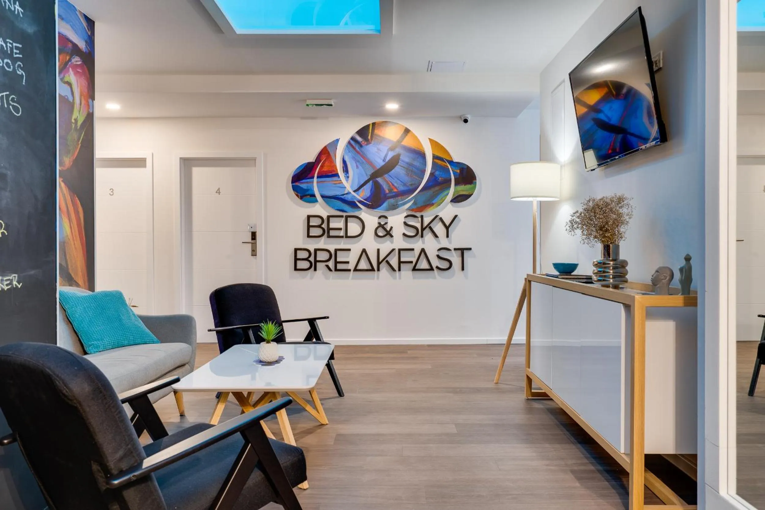 Communal lounge/ TV room in Bed & Breakfast Sky City Center