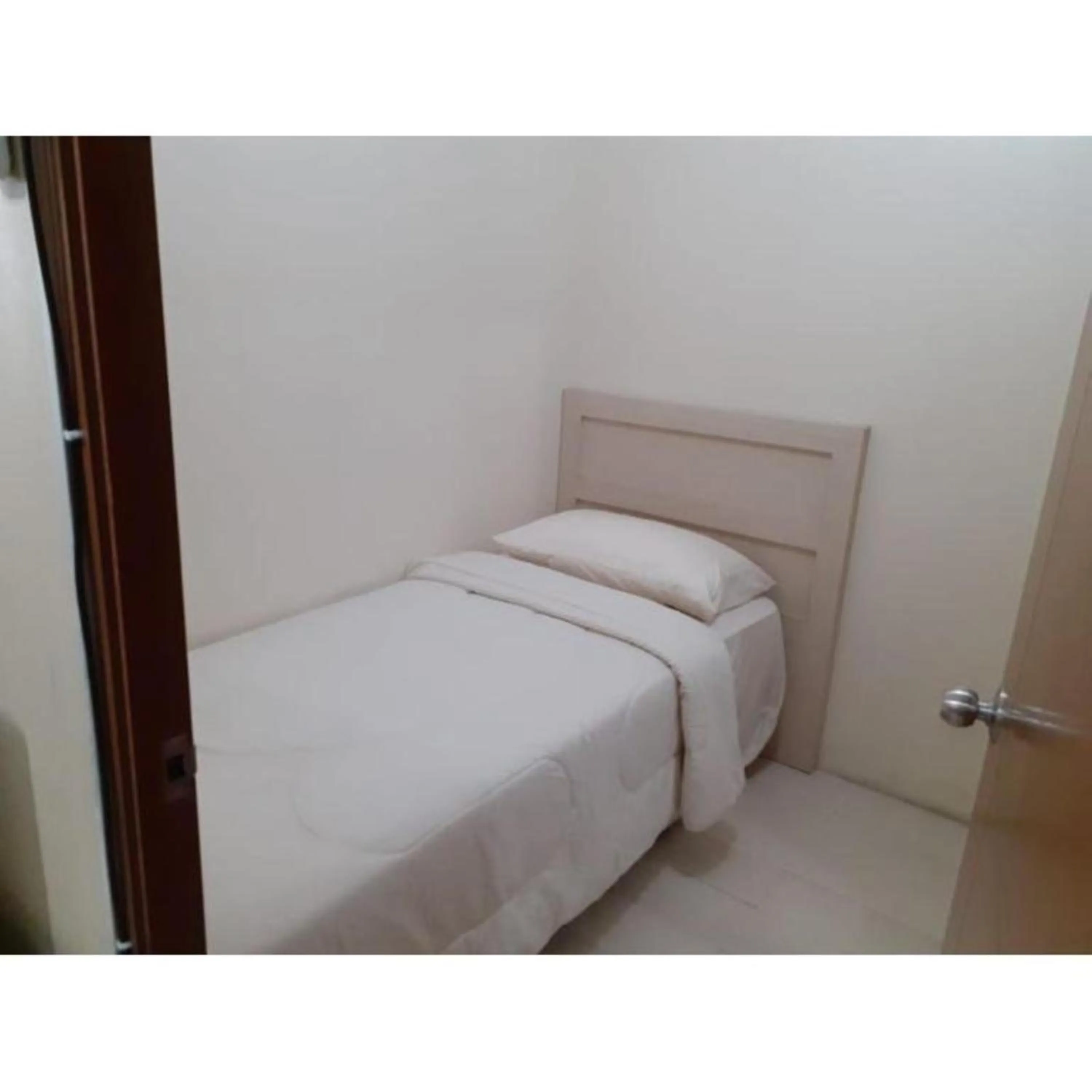 Bed in Gateway Apartment Cicadas by DB Property