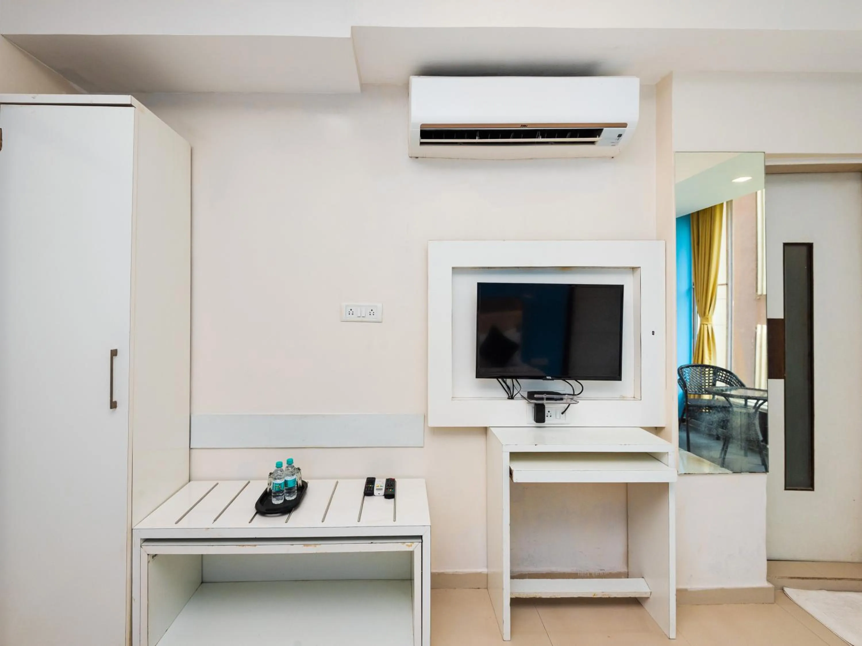 TV and multimedia in Hotel Aura - Near Malad Link Road