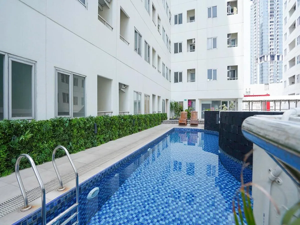 Swimming pool in Capital O 91962 Pavilion Permata Surabaya