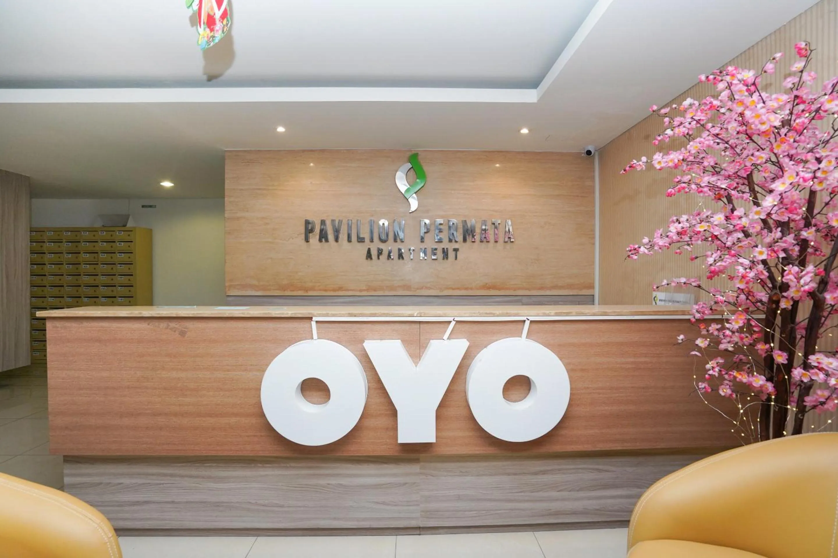 Lobby or reception in Capital O 91962 Pavilion Permata Surabaya
