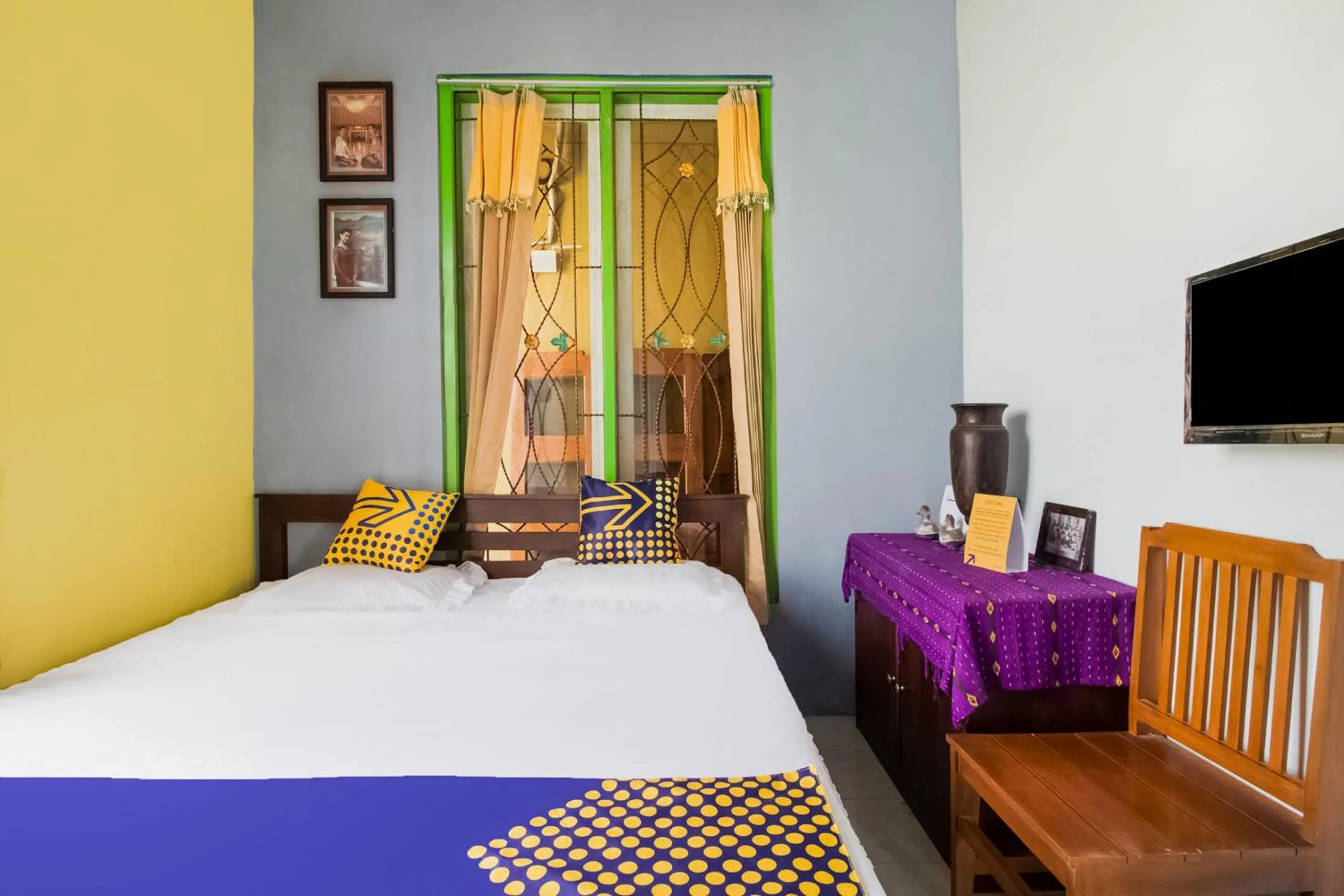 Bedroom, Bed in Hotel O Villa Tirta Melati Syariah