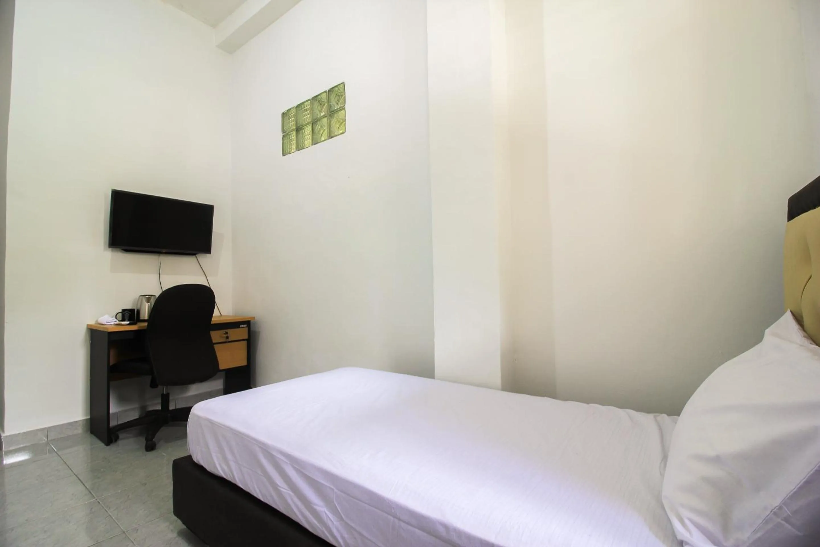 Bedroom in OYO Life 2553 Kost Daya