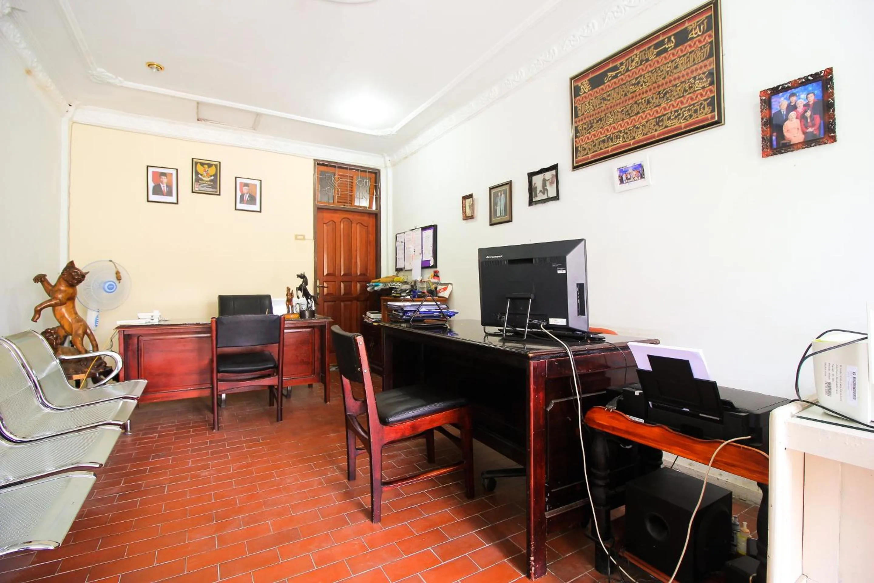 Lobby or reception in OYO Life 2553 Kost Daya