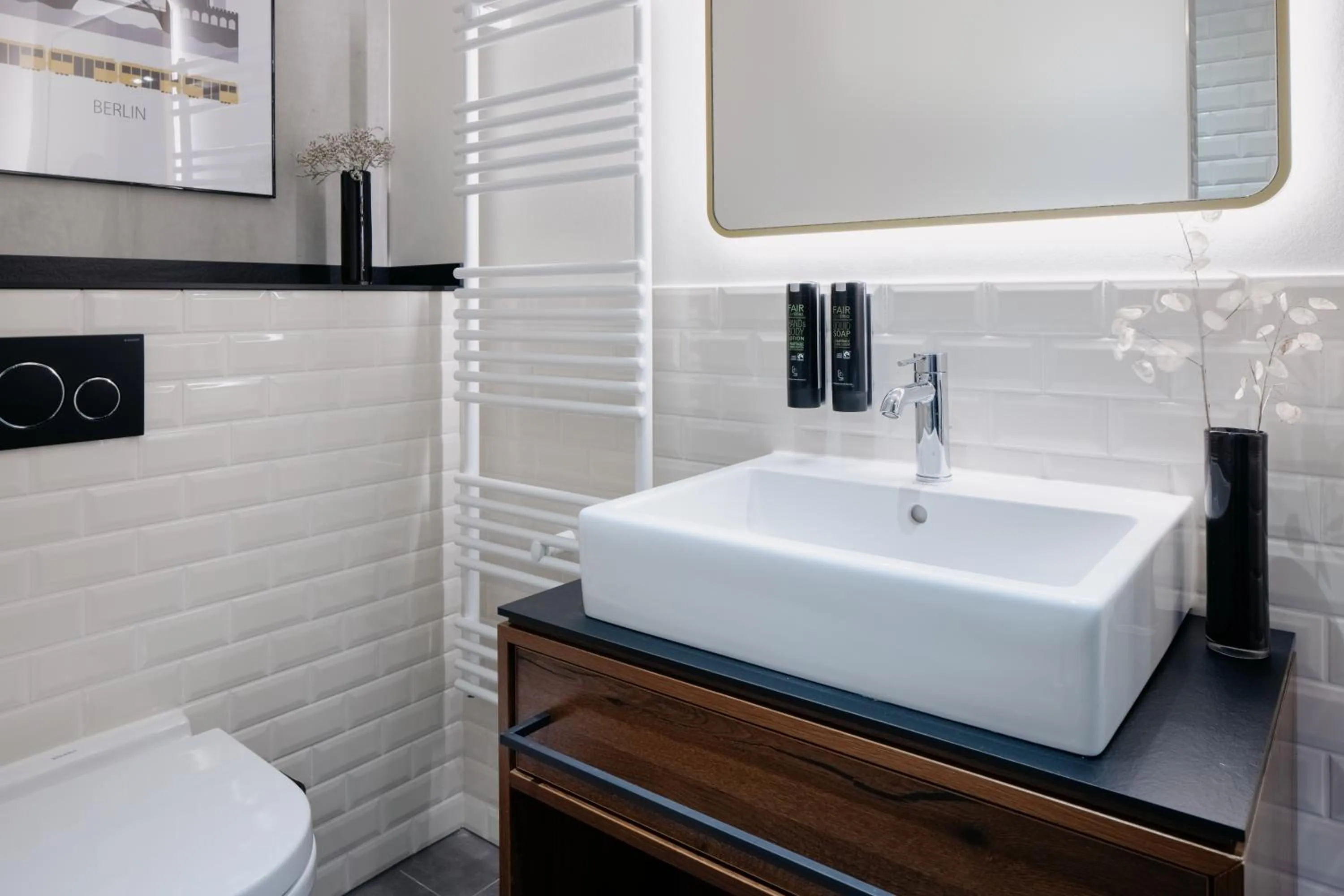 Toilet in Downtown Apartments Mitte-Wedding