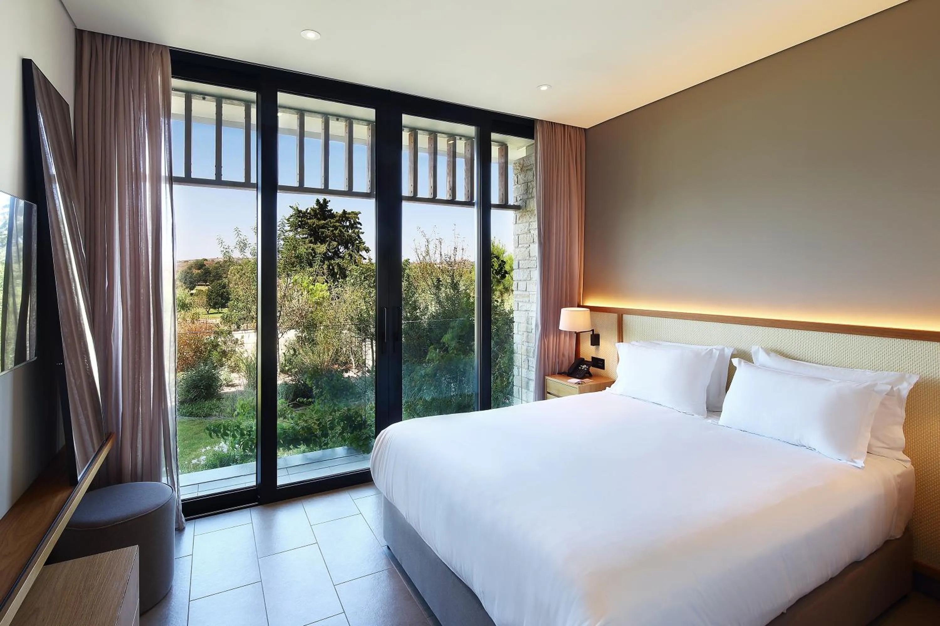 Bedroom, Bed in Minthis Resort