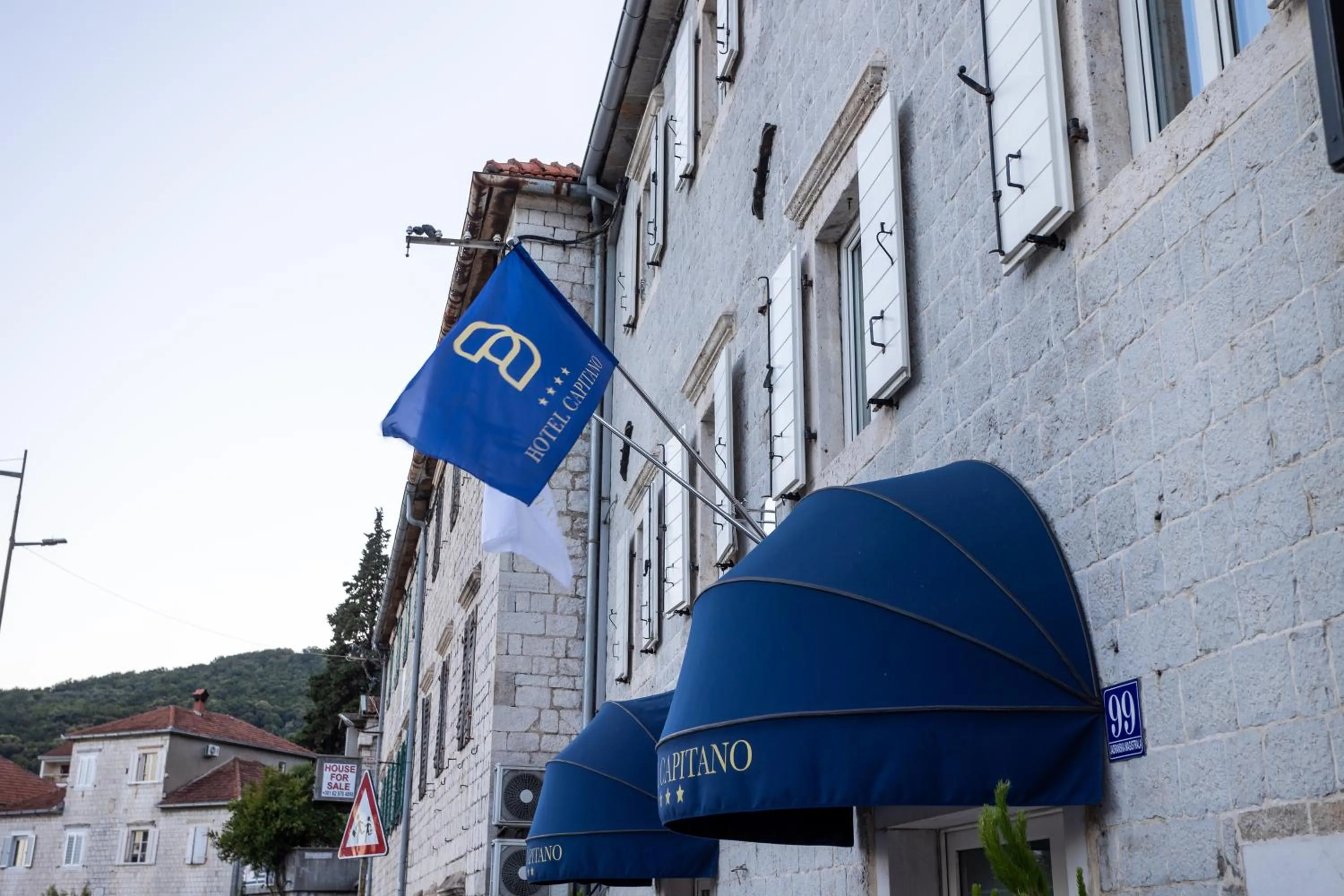 Property building in Boutique Hotel Blanc & Bleu - Capitano