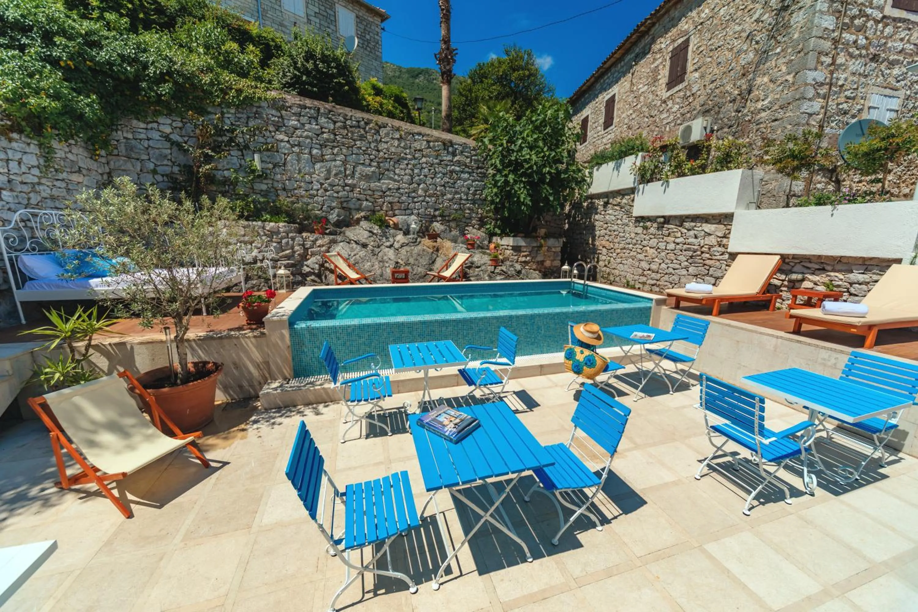 Patio in Boutique Hotel Blanc & Bleu - Capitano