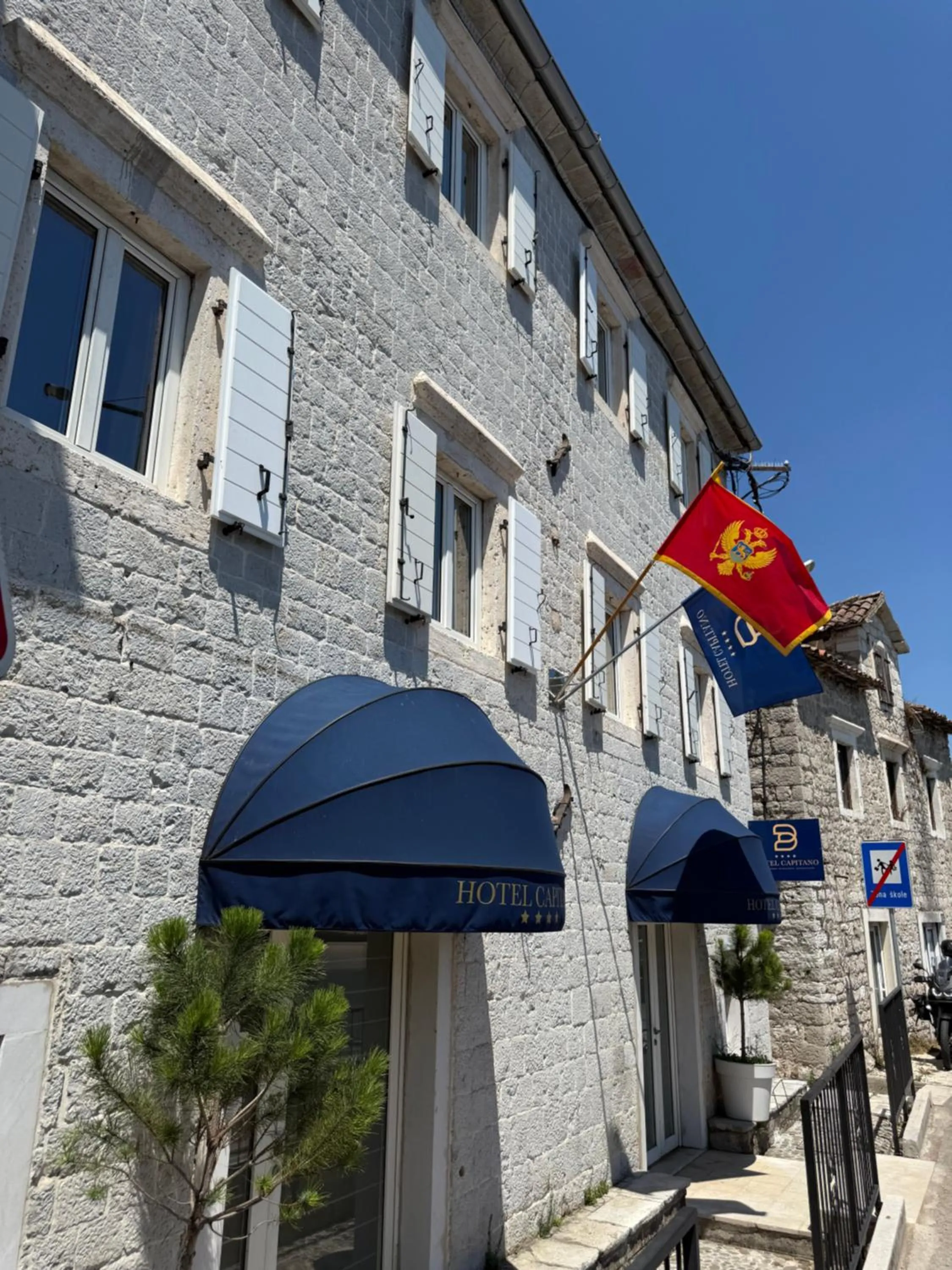 Property building in Boutique Hotel Blanc & Bleu - Capitano