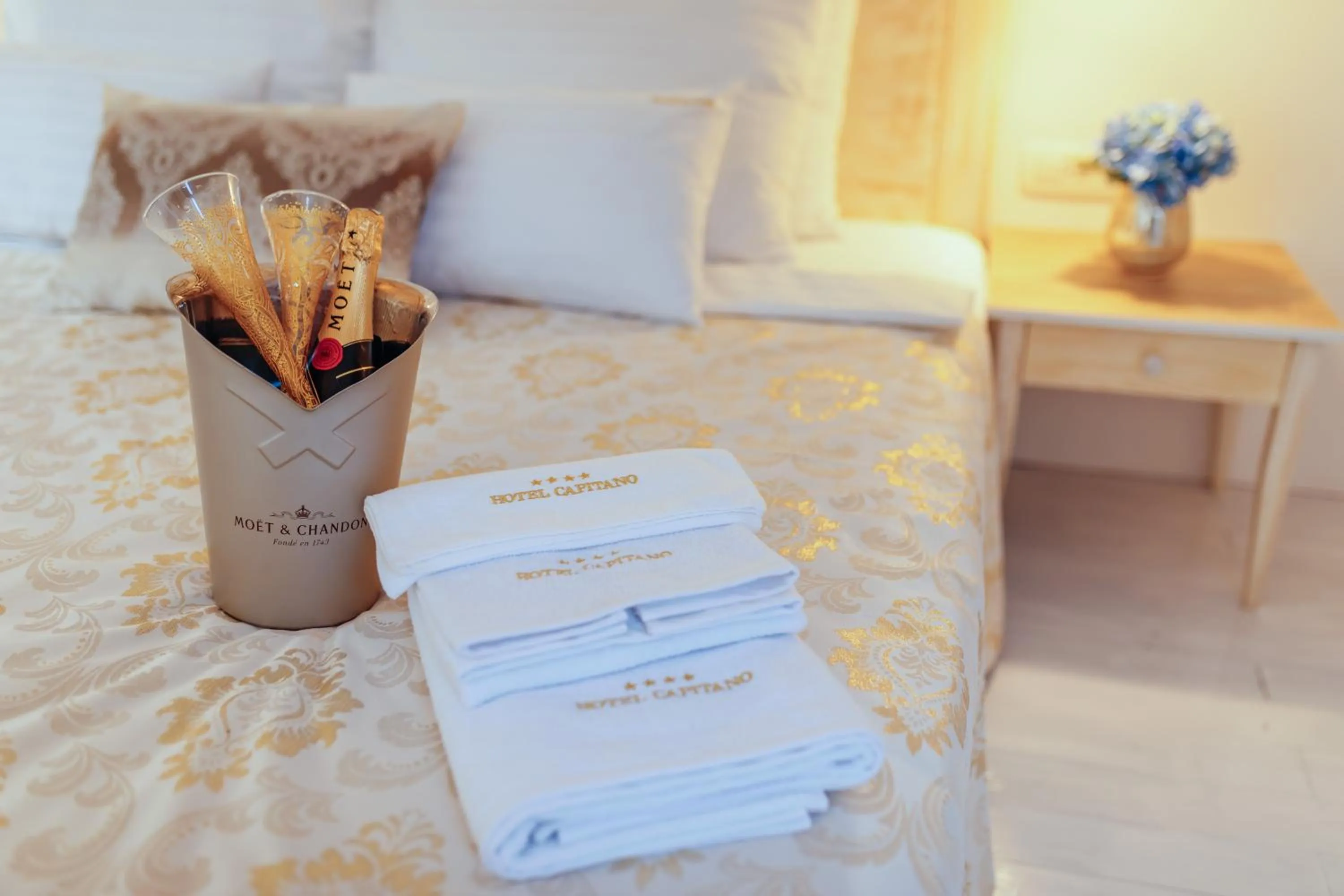 Bed in Boutique Hotel Blanc & Bleu - Capitano