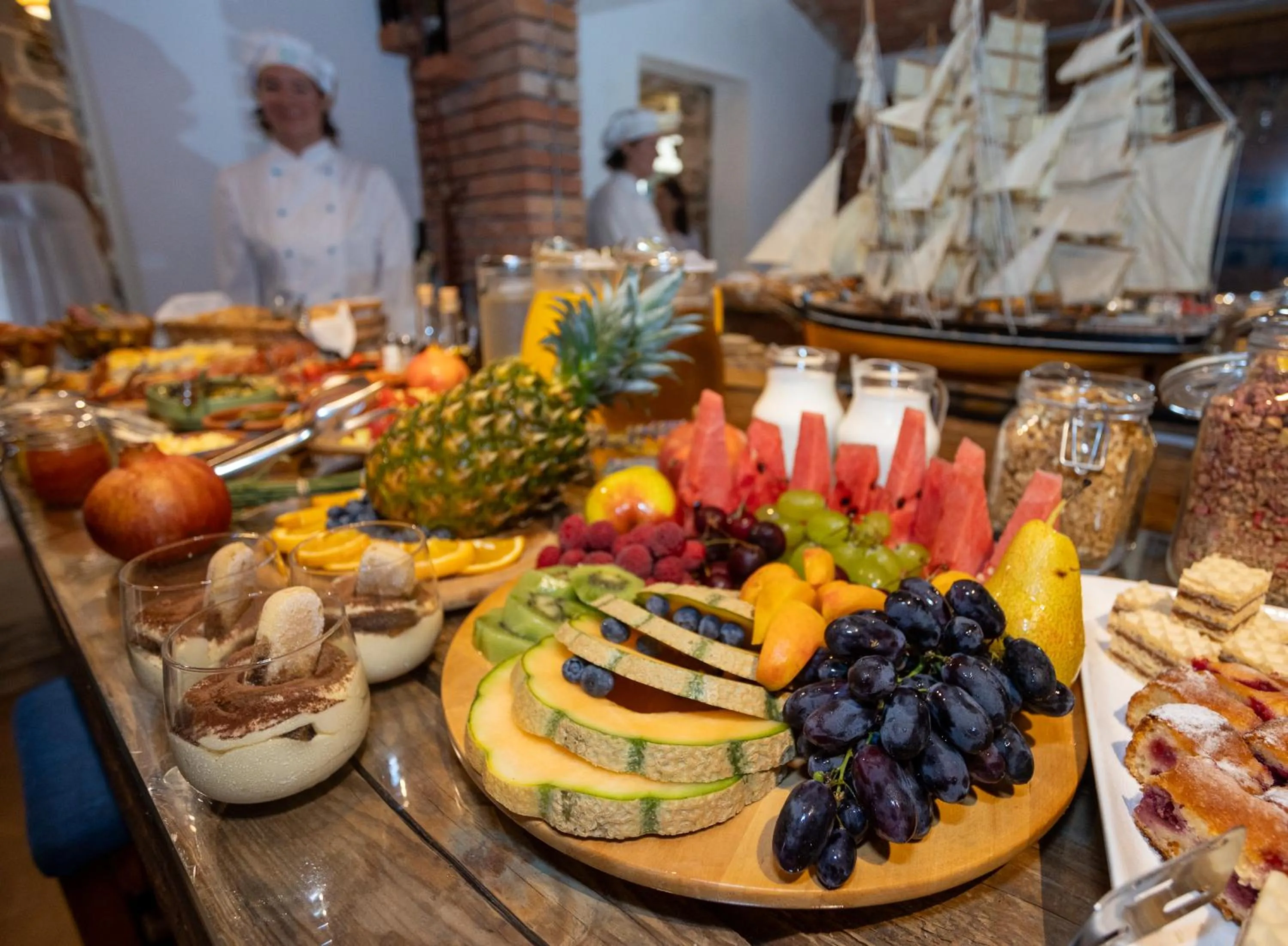 Staff in Boutique Hotel Blanc & Bleu - Capitano