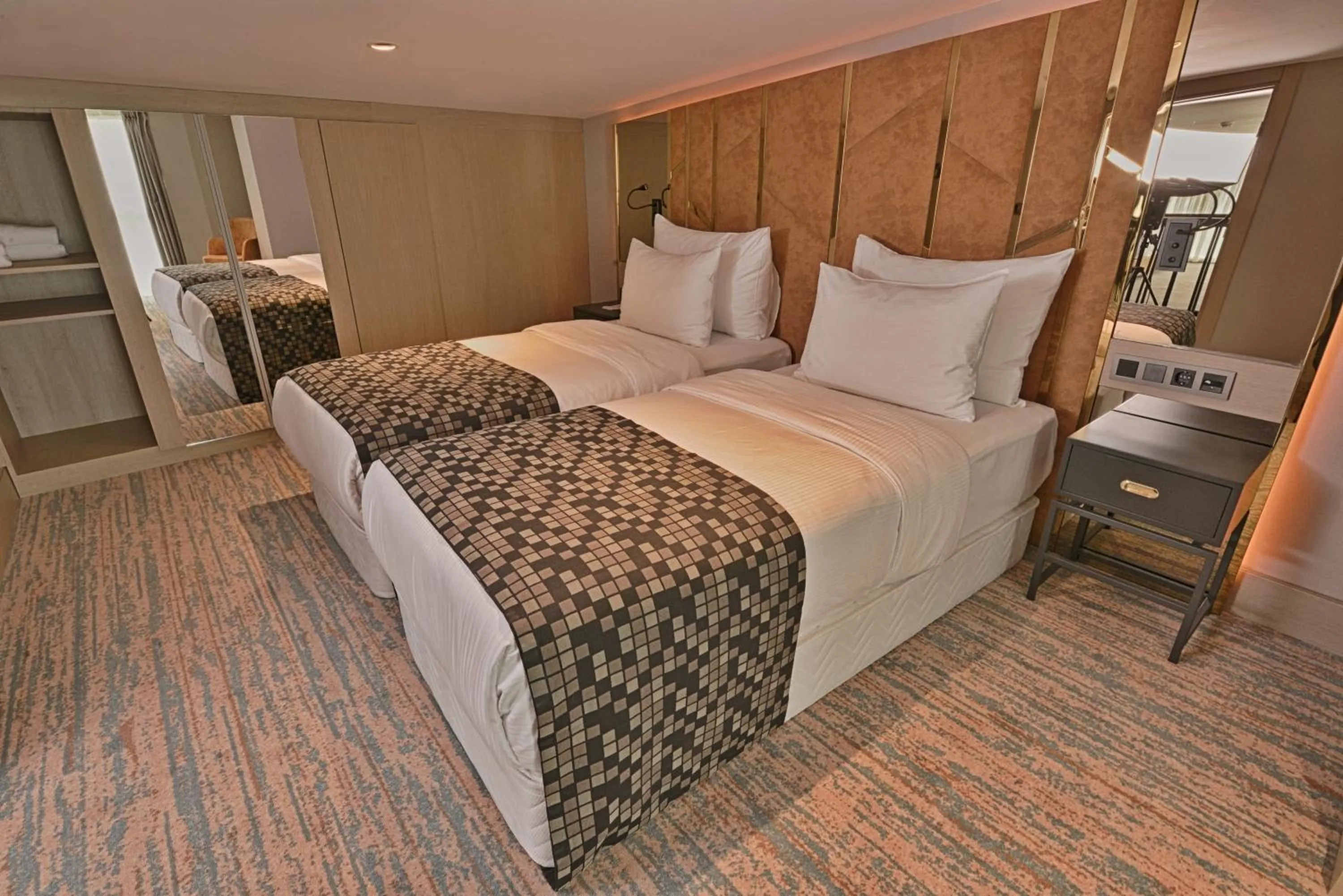 Bed in Best Western Premier Ottoperla Hotel