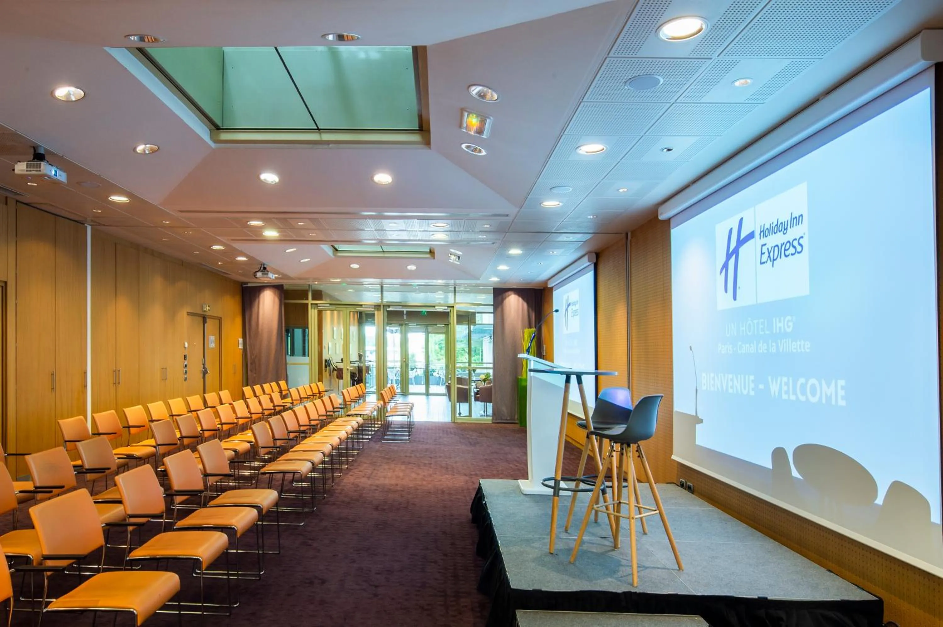 Area and facilities in Holiday Inn Express Paris-Canal De La Villette by IHG