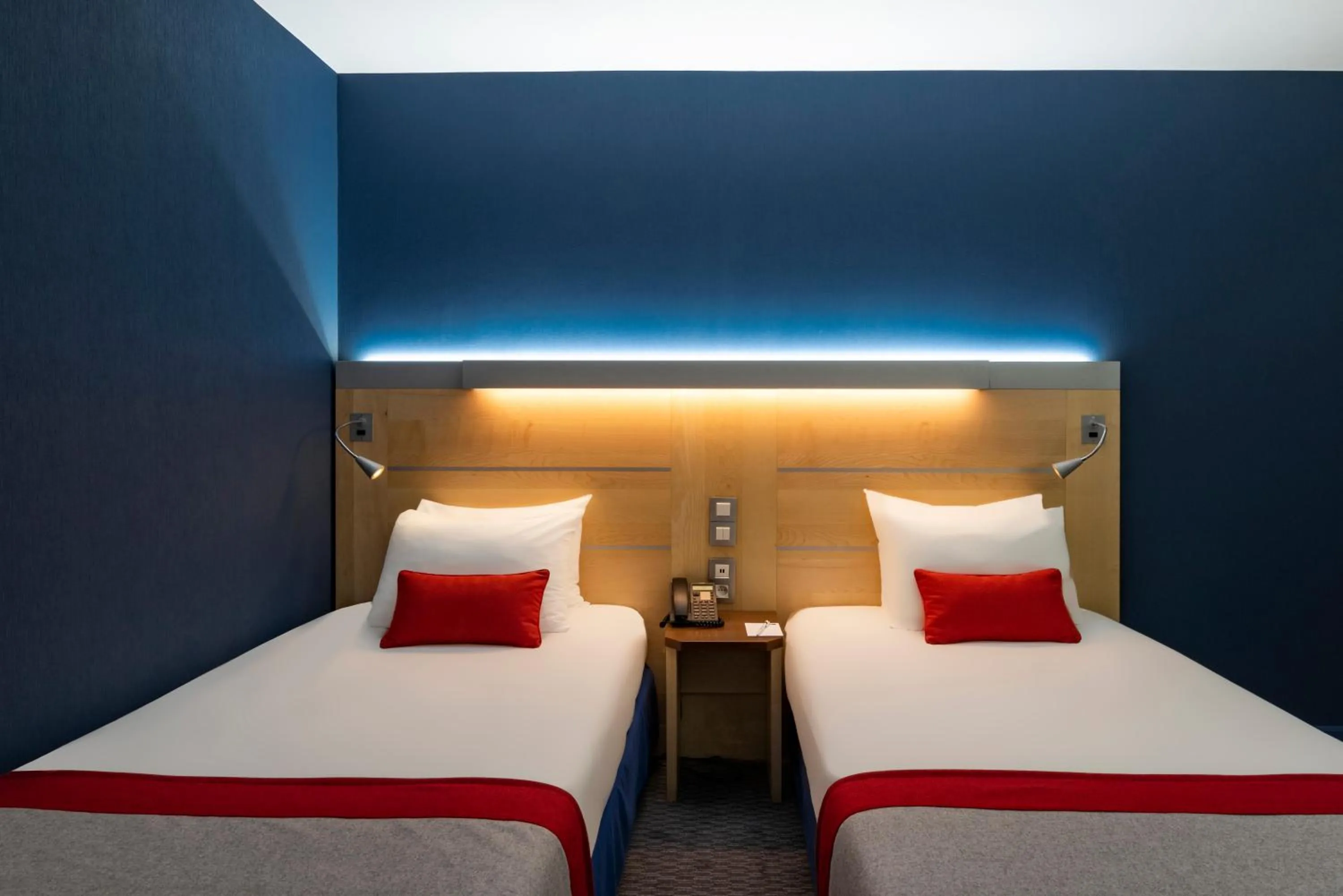 Bed in Holiday Inn Express Paris-Canal De La Villette by IHG