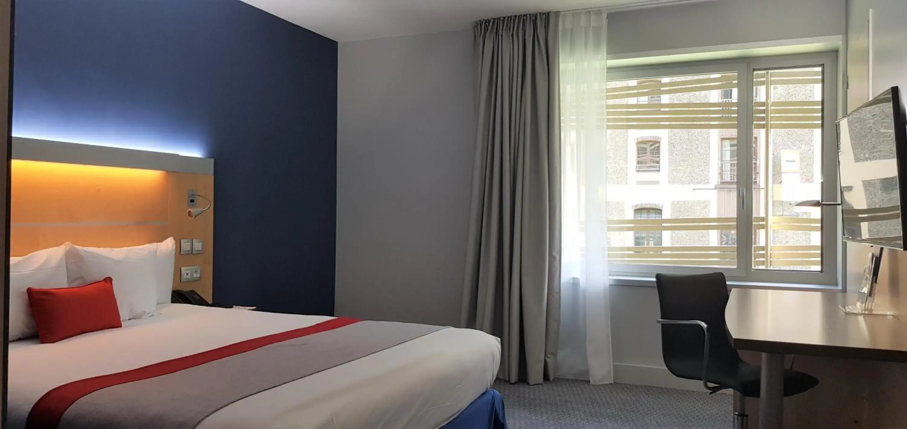 Standard Room with Free Breakfast in Holiday Inn Express Paris-Canal De La Villette by IHG Standard Room with Free Breakfast in Holiday Inn Express Paris-Canal De La Villette by IHG