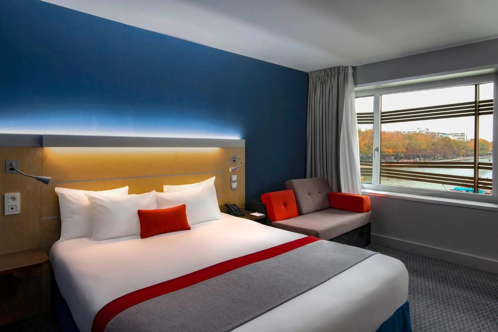 Photo of the whole room, Bed in Holiday Inn Express Paris-Canal De La Villette by IHG