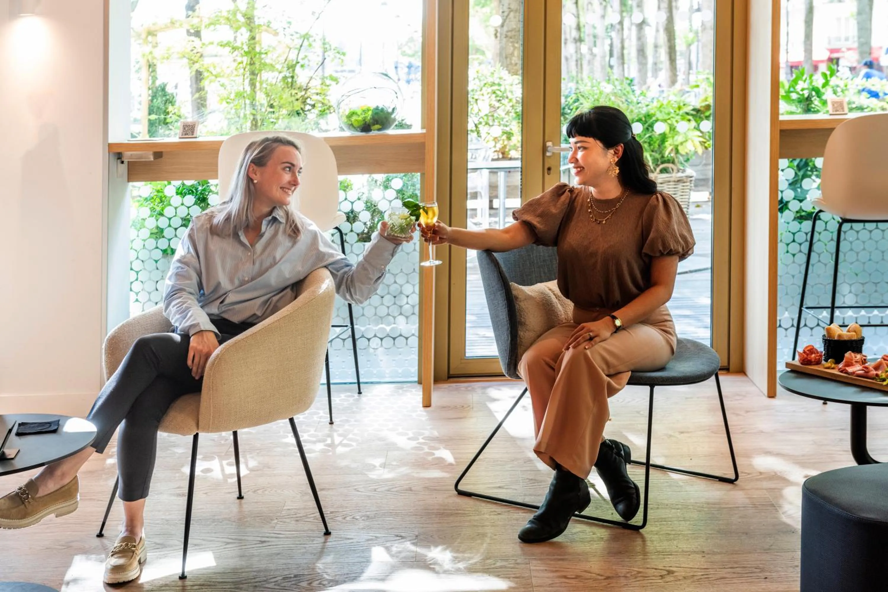 Lounge or bar in Holiday Inn Express Paris-Canal De La Villette by IHG