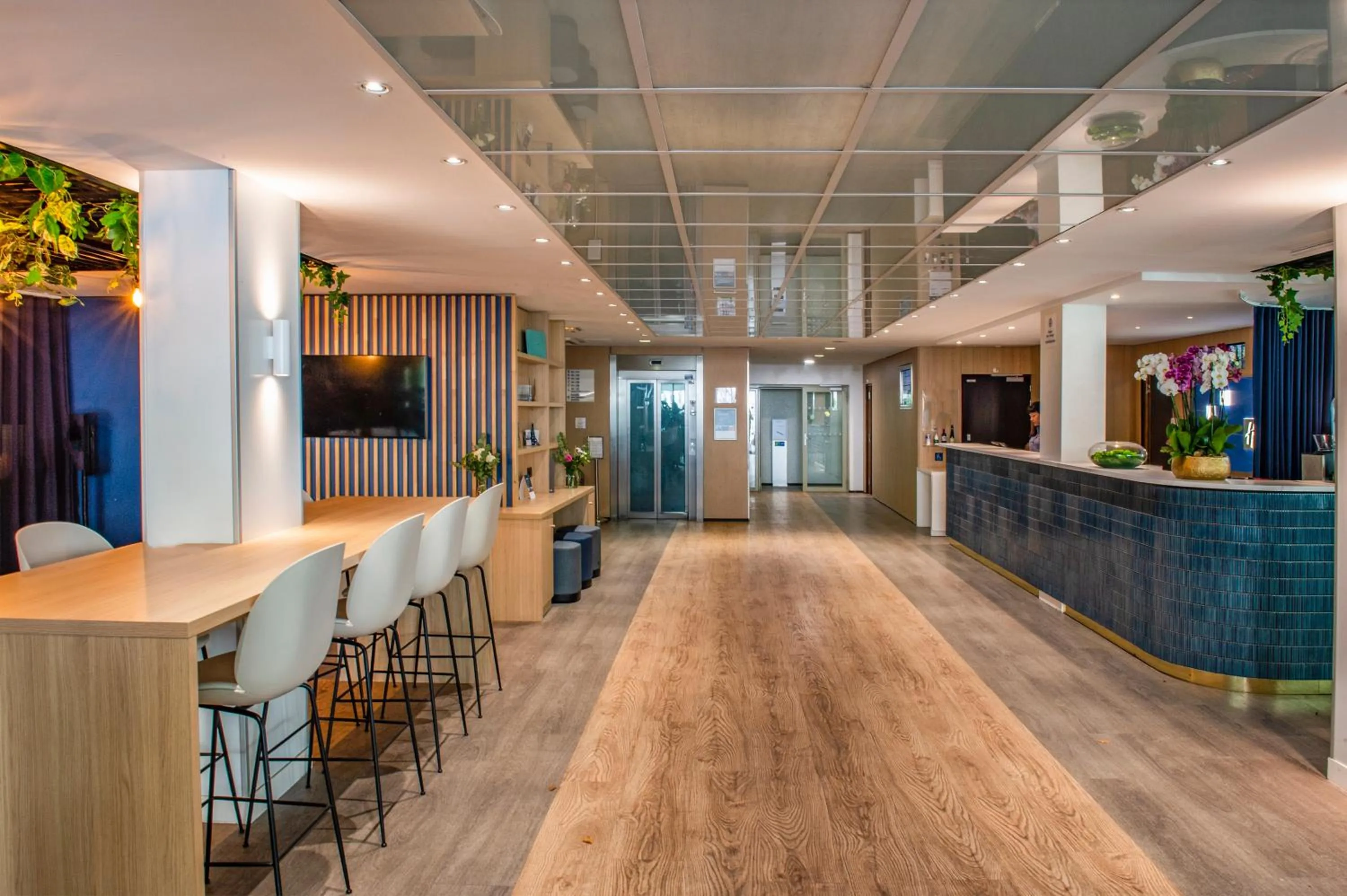 Lobby or reception in Holiday Inn Express Paris-Canal De La Villette by IHG