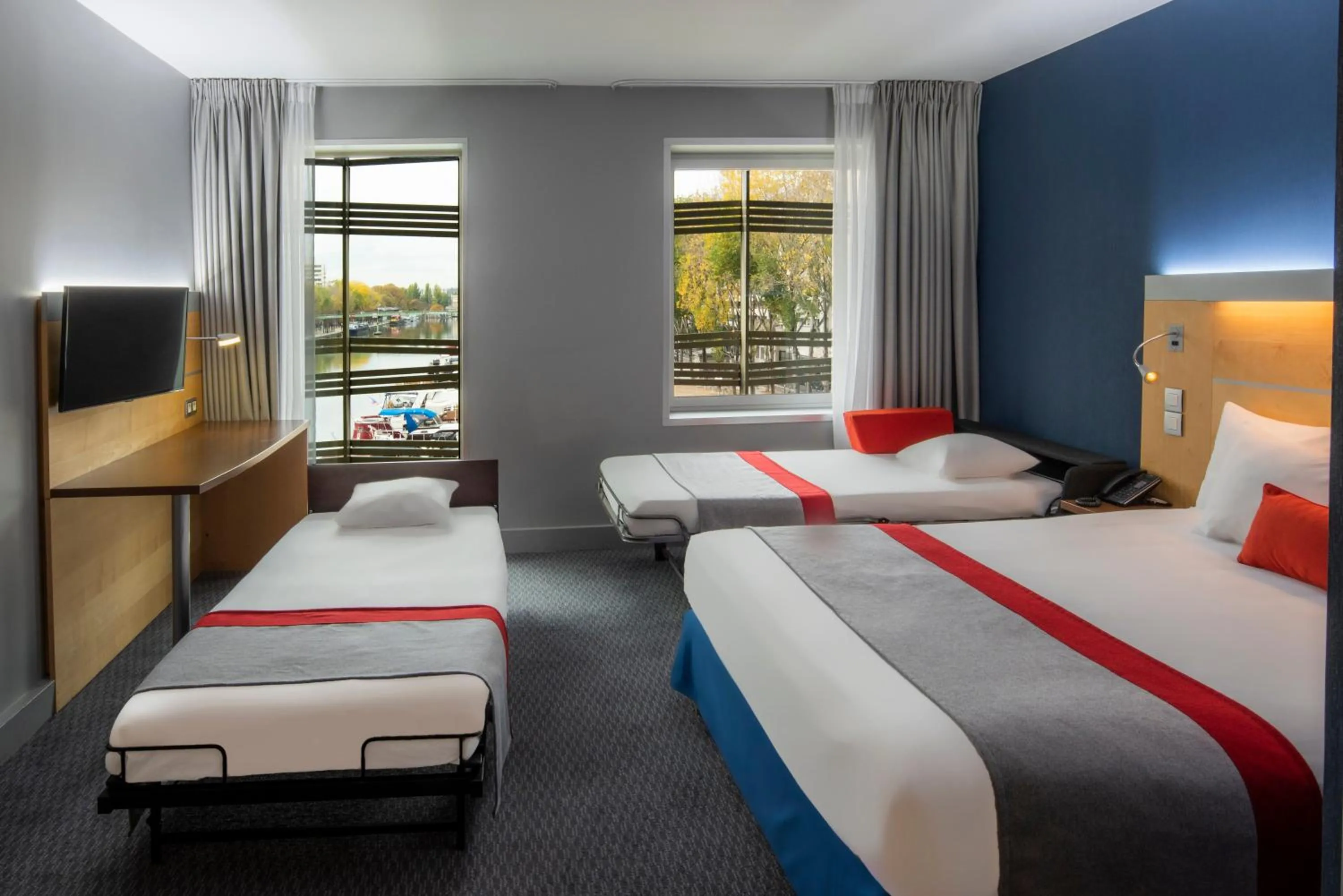Photo of the whole room, Bed in Holiday Inn Express Paris-Canal De La Villette by IHG