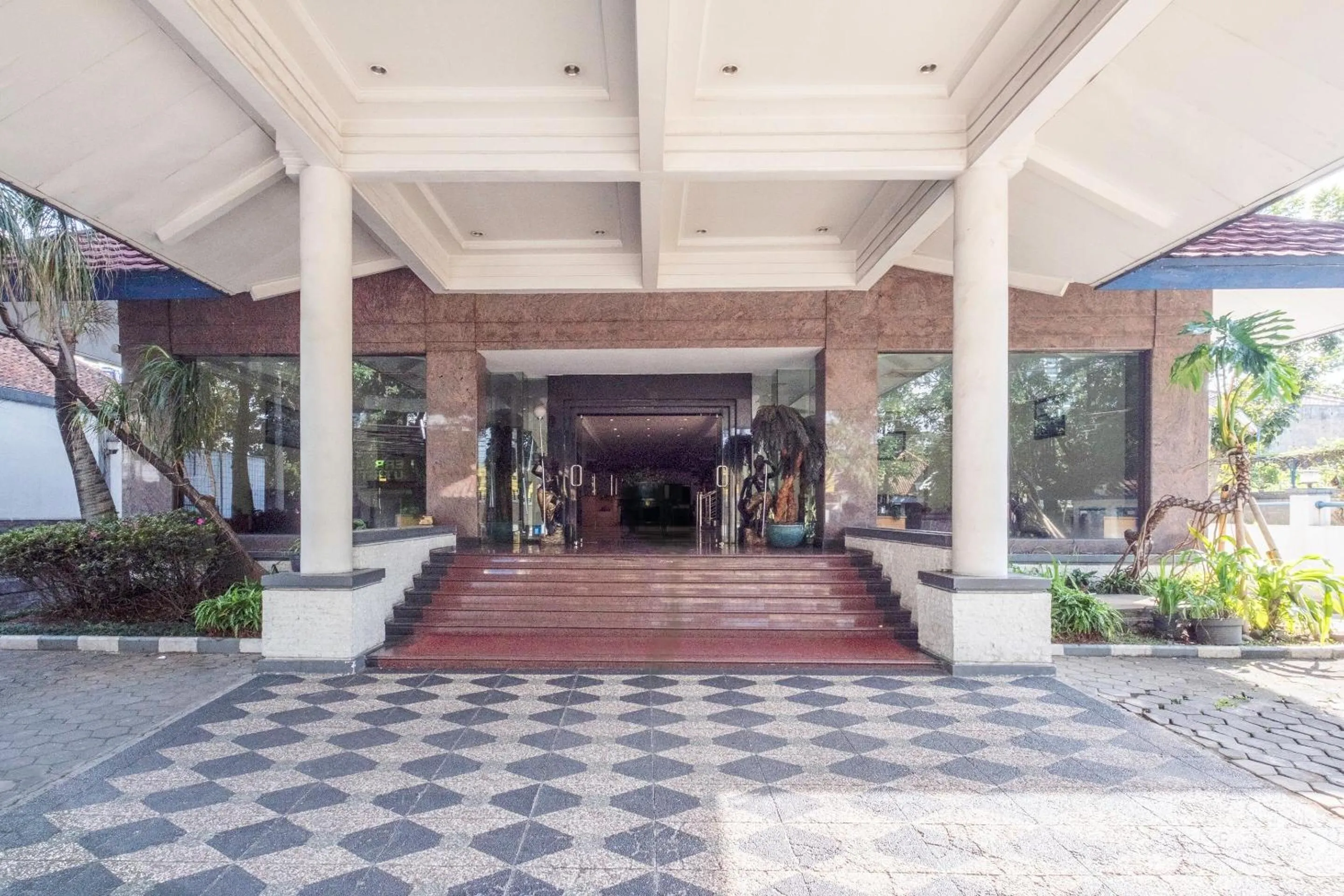 Facade/entrance in Collection O 25 Hotel Baltika