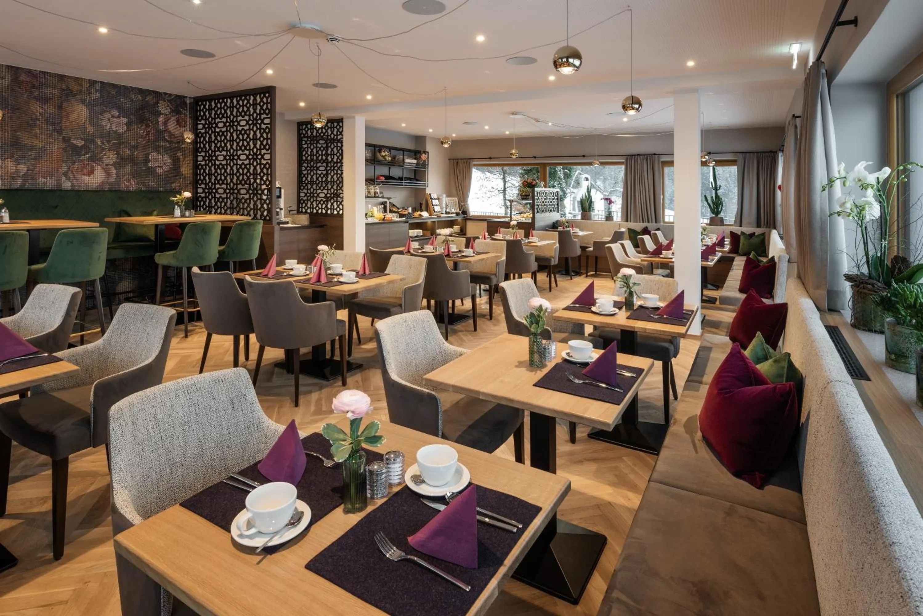 Restaurant/places to eat in Hotel Hennersberg