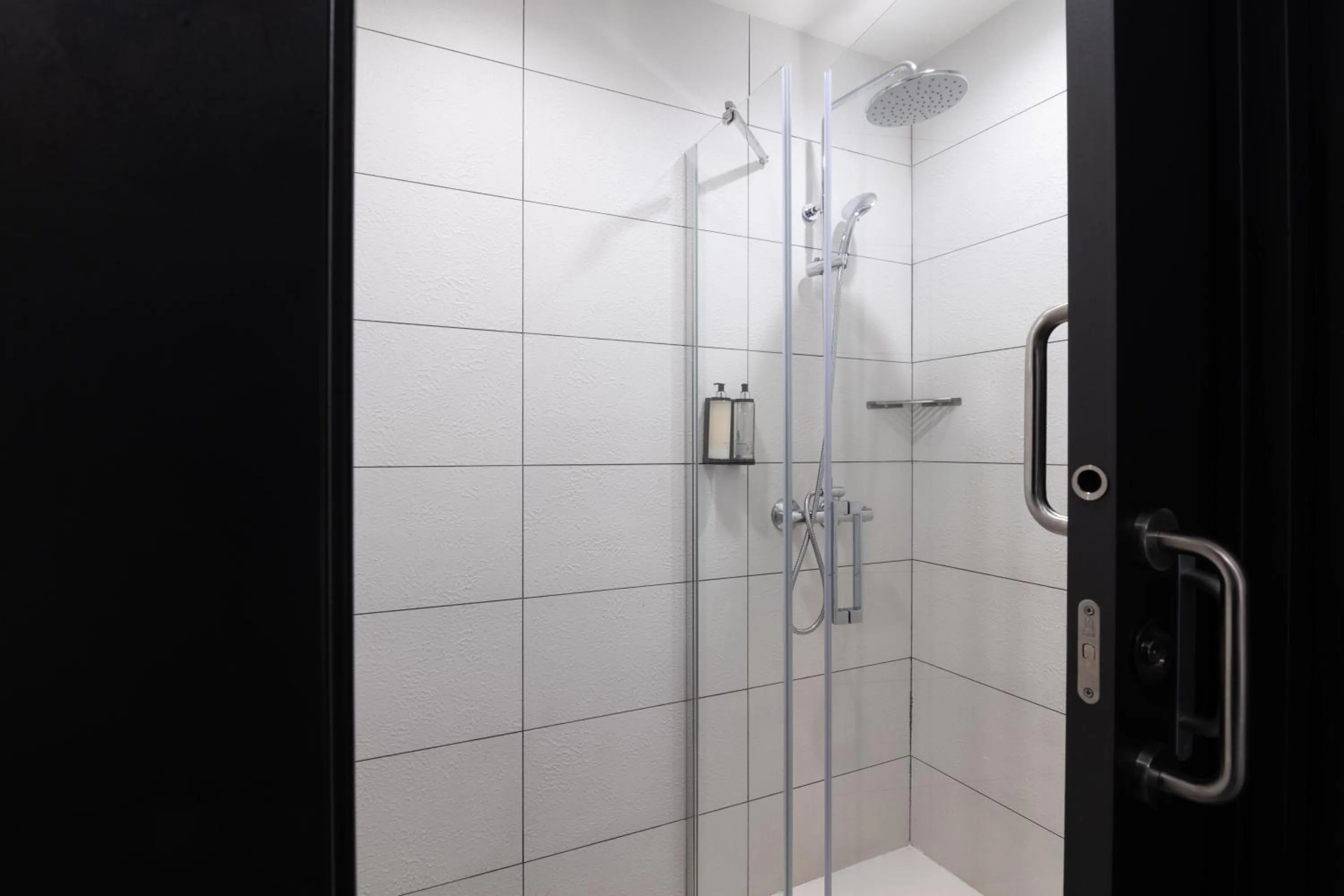 Shower in The Central House Madrid Lavapiés