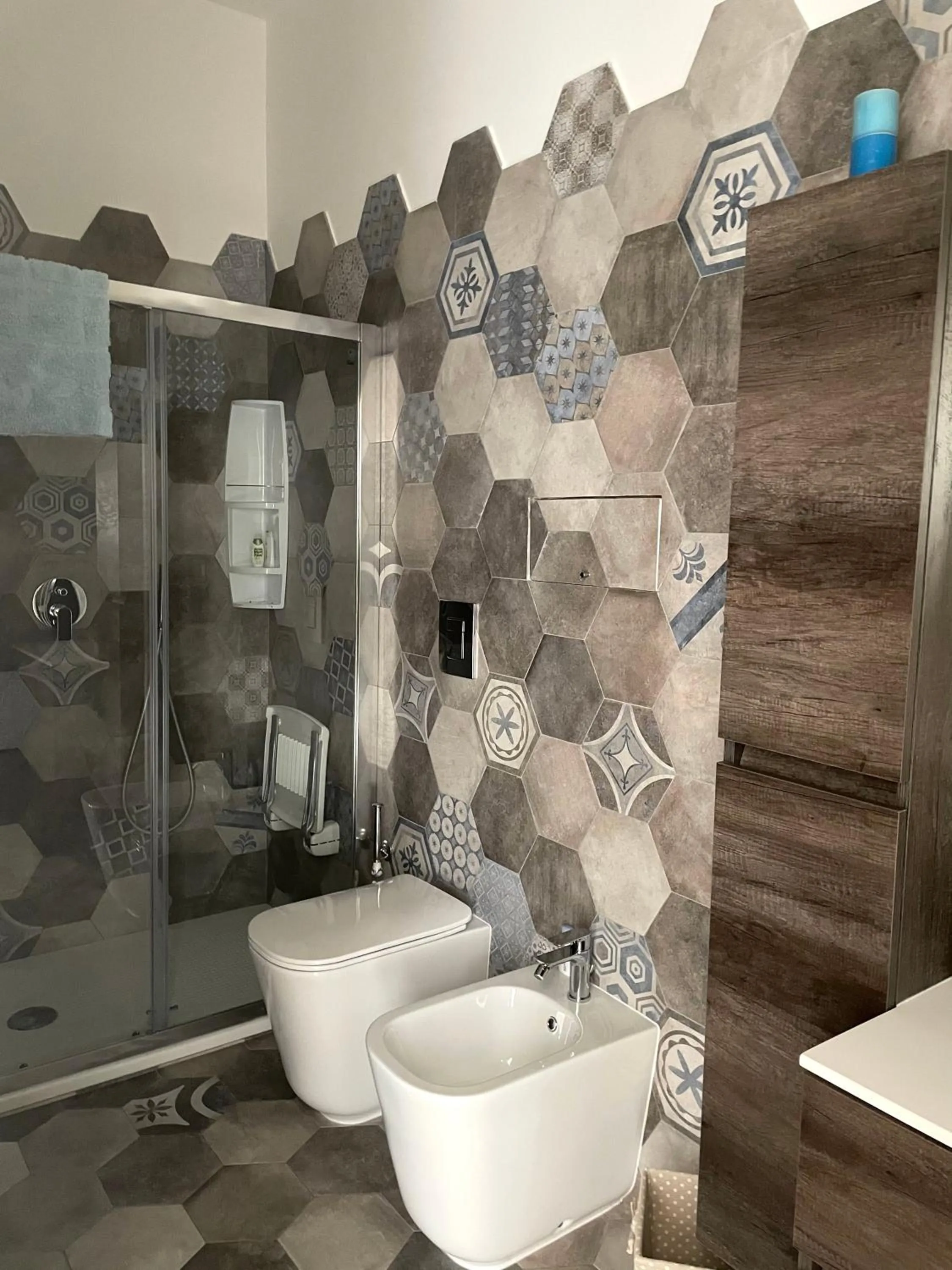 Shower in Central palace