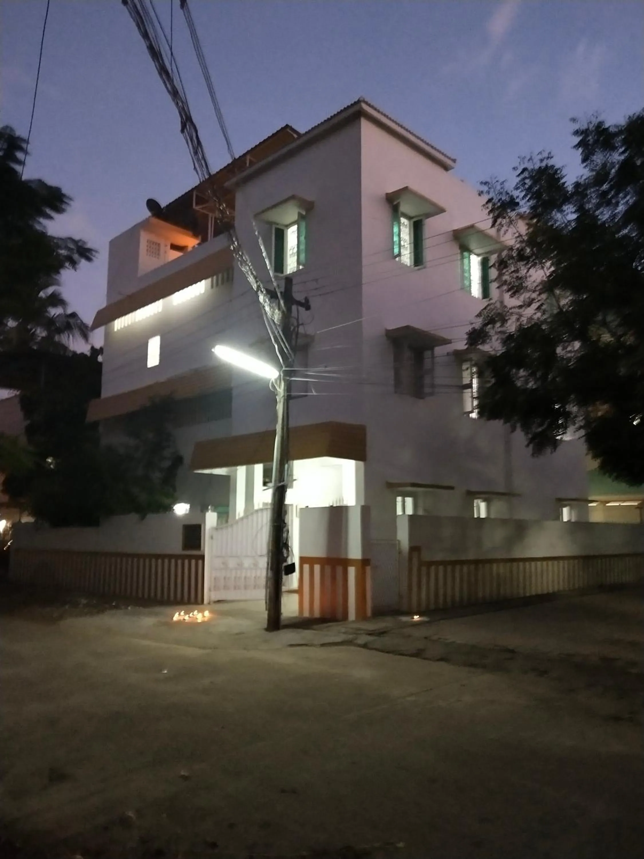 Mayurapriya Inn