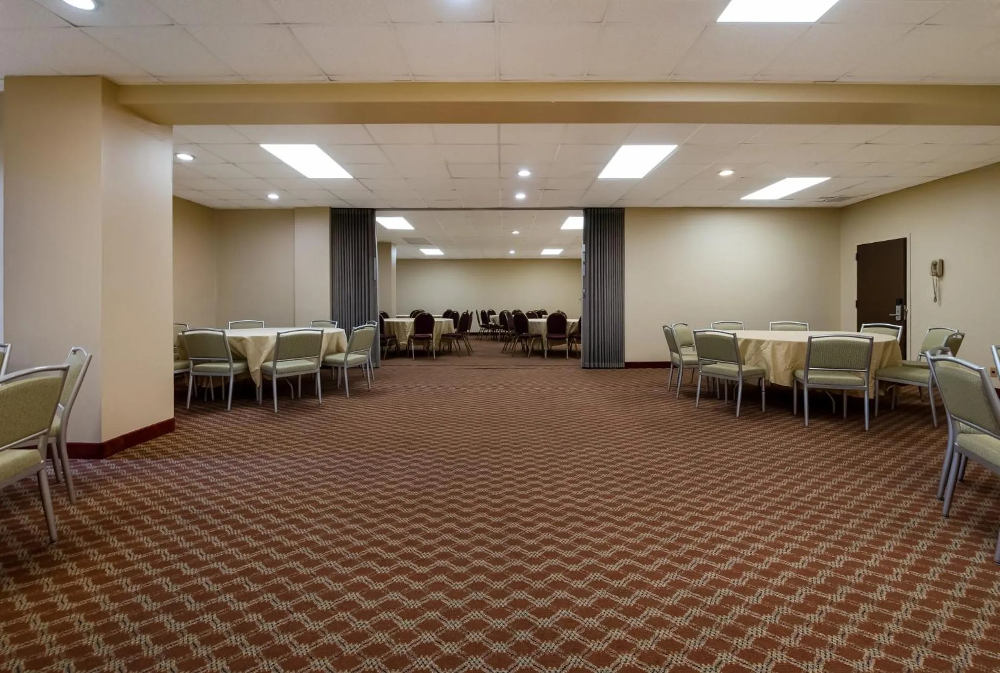 Meeting/conference room in Red Roof Inn and Suites Newark - University