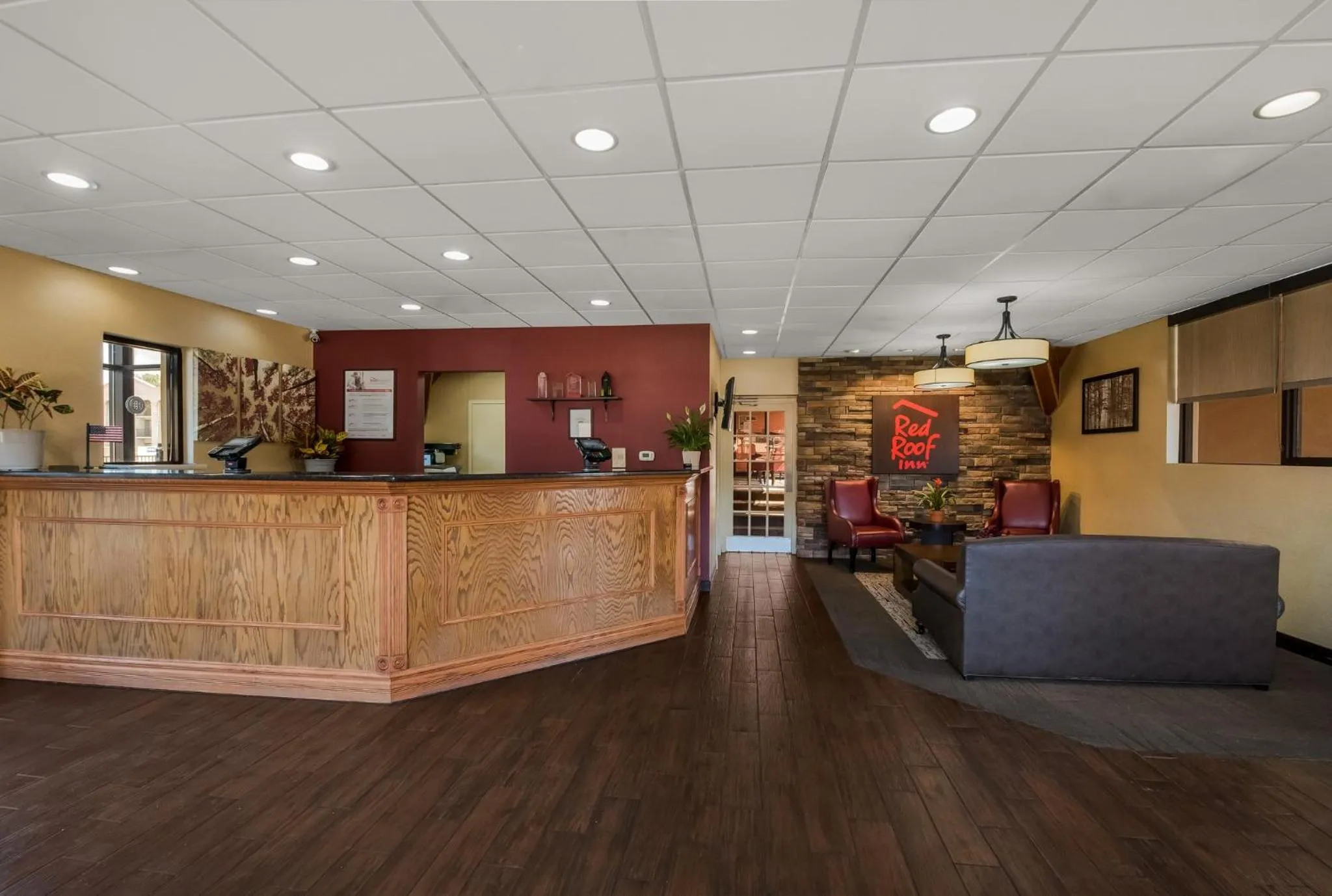 Lobby or reception in Red Roof Inn and Suites Newark - University