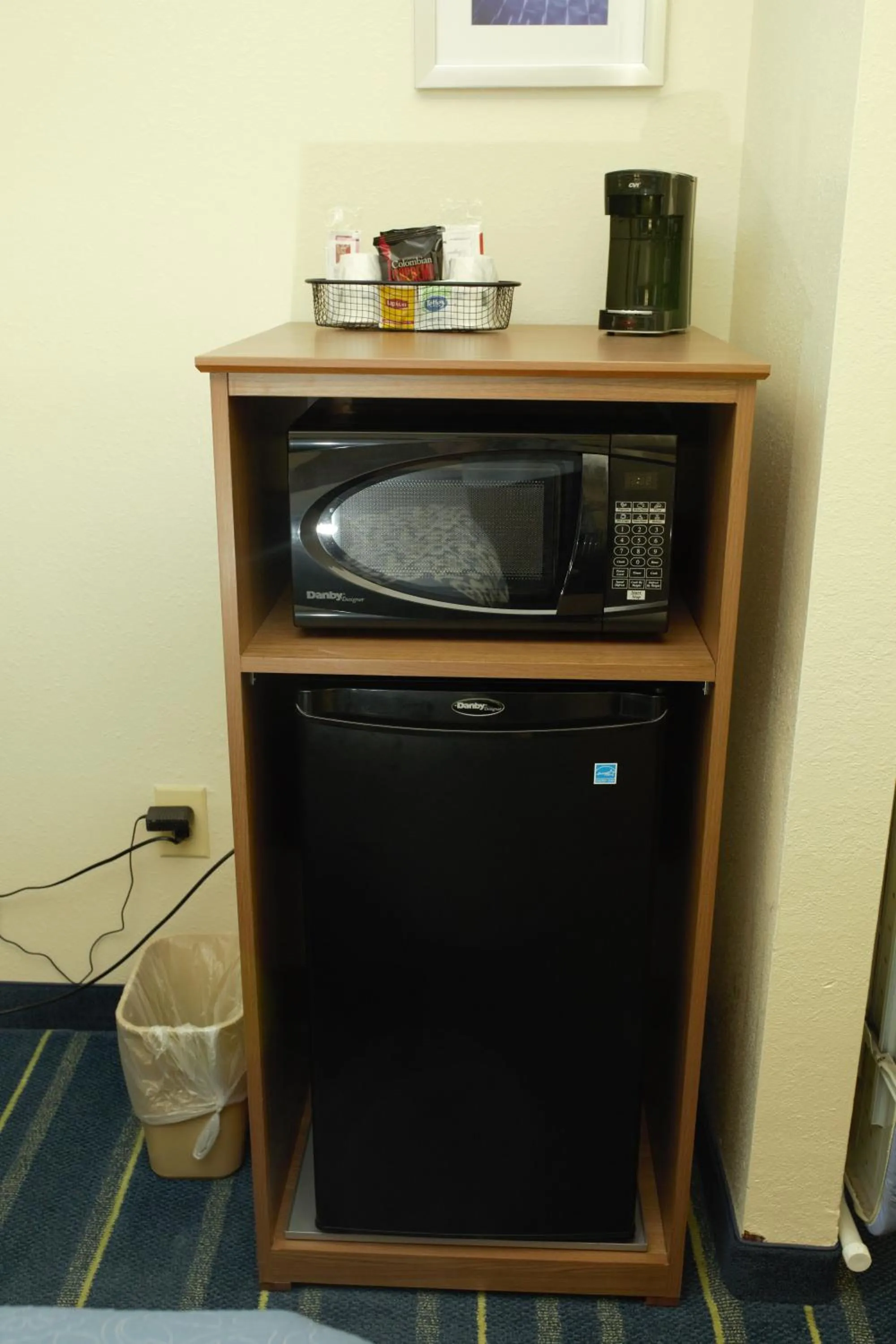 Coffee/tea facilities in Days Inn by Wyndham Newark Wilmington