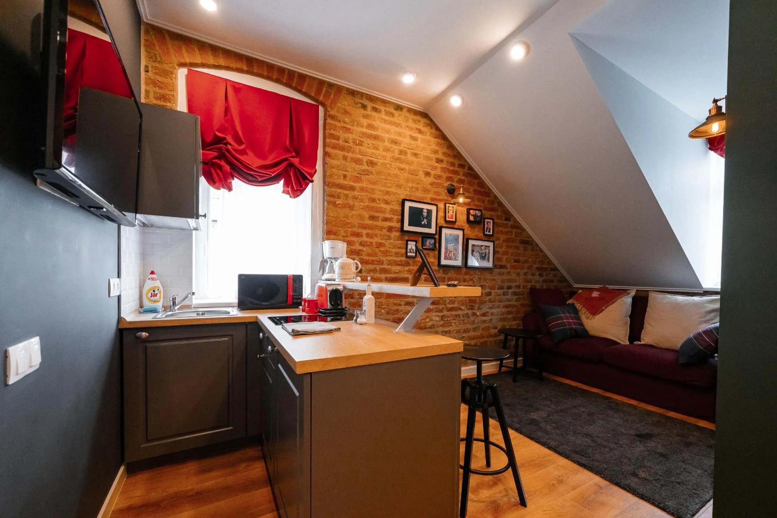 TV and multimedia, Bed in Revelton Studios Marianske Lazne