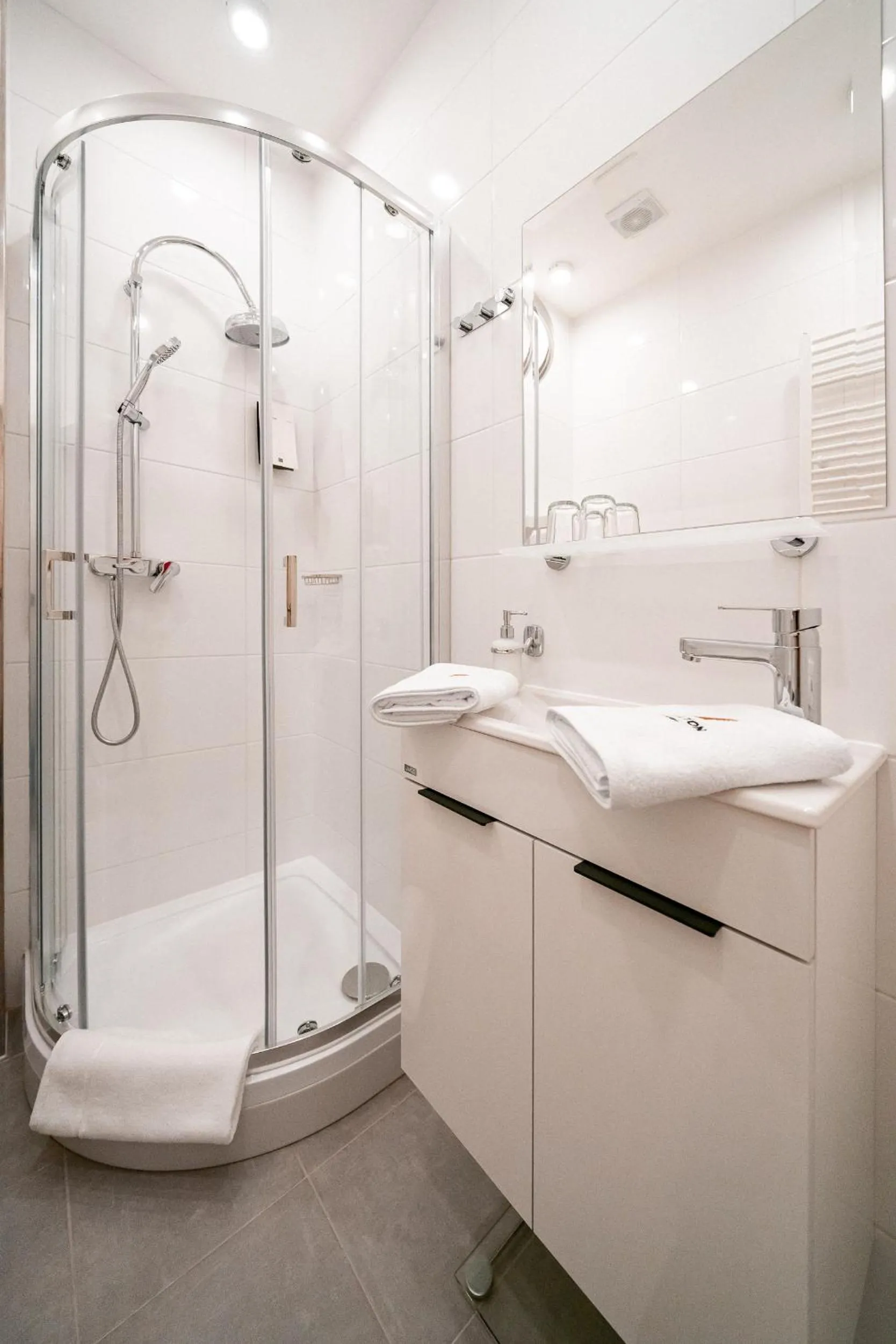 Shower in Revelton Studios Marianske Lazne