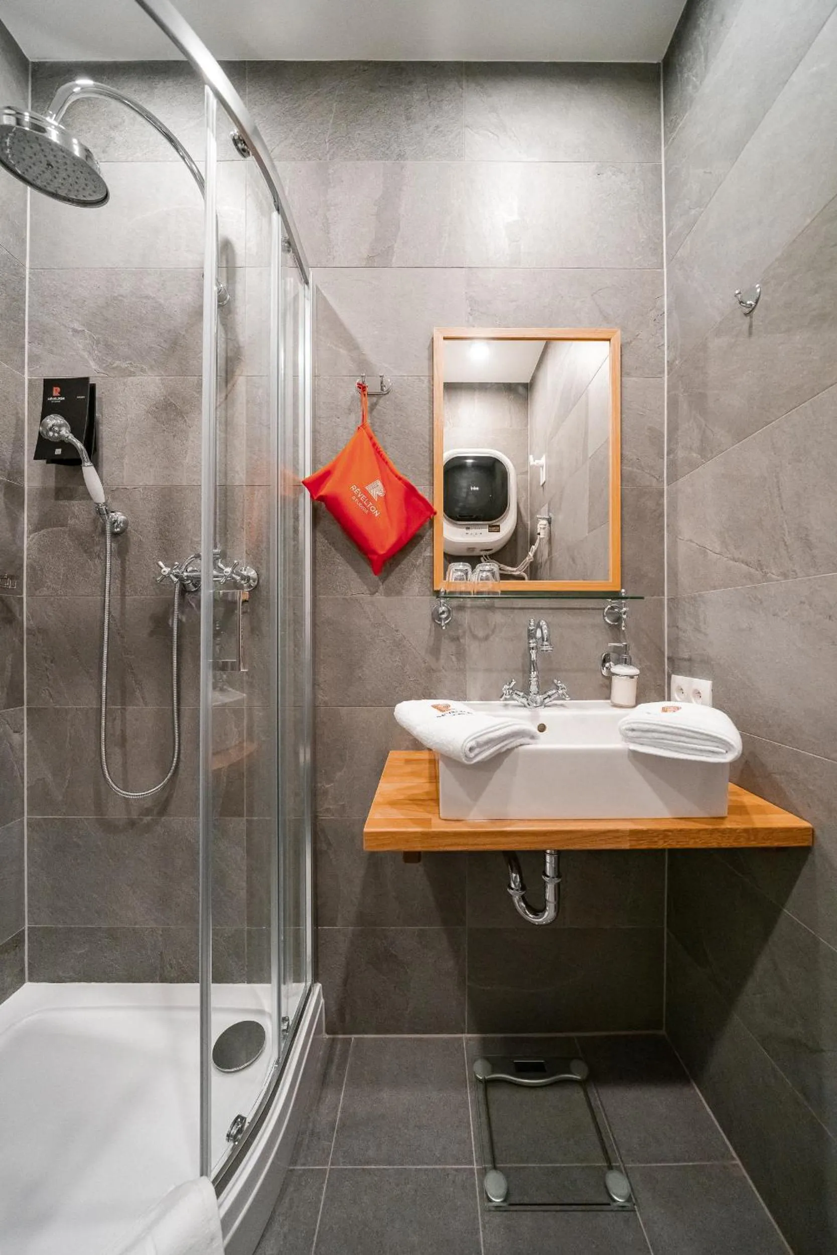 Shower in Revelton Studios Marianske Lazne