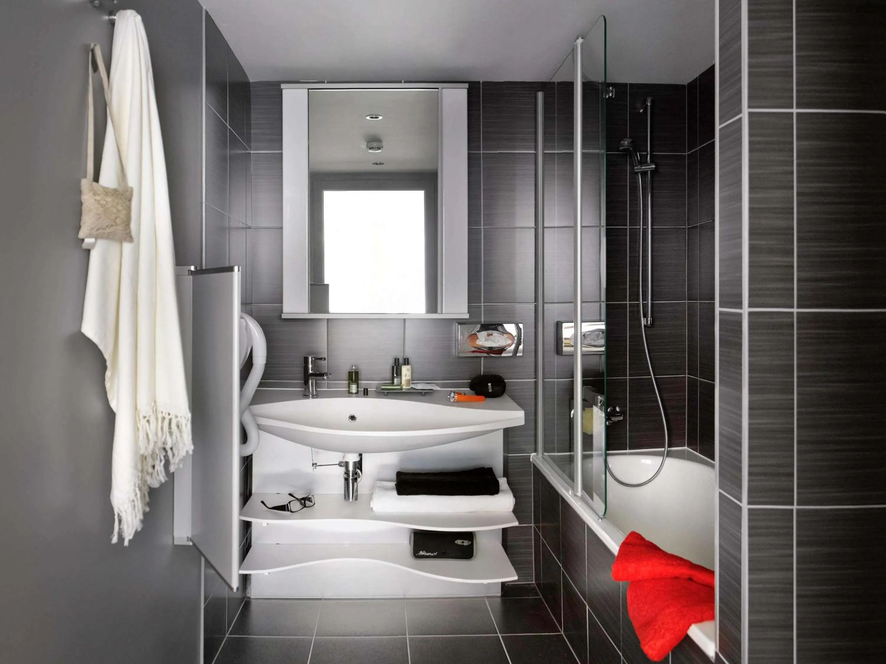 Bathroom in Aparthotel Adagio Strasbourg Place Kleber