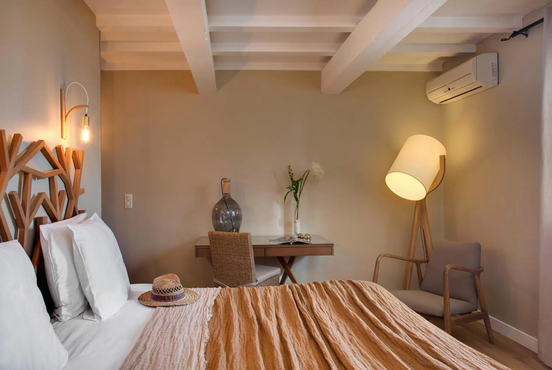 Bed in Hôtel Le Pré Saint Michel