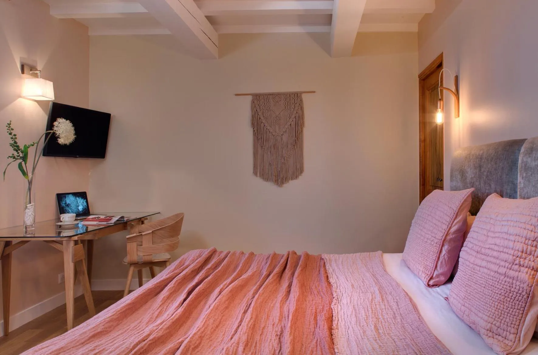 Bed in Hôtel Le Pré Saint Michel