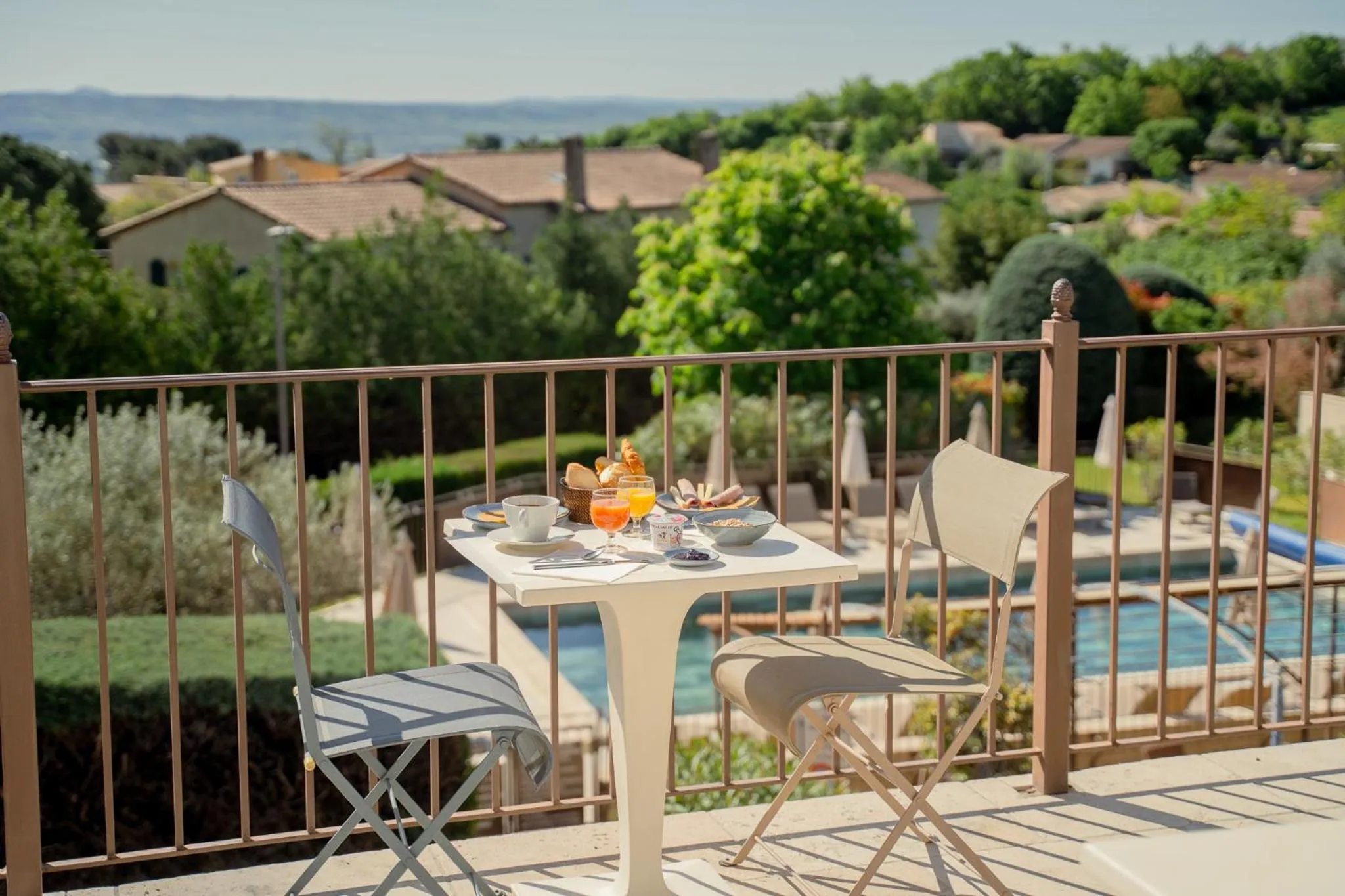 Breakfast in Hôtel Le Pré Saint Michel