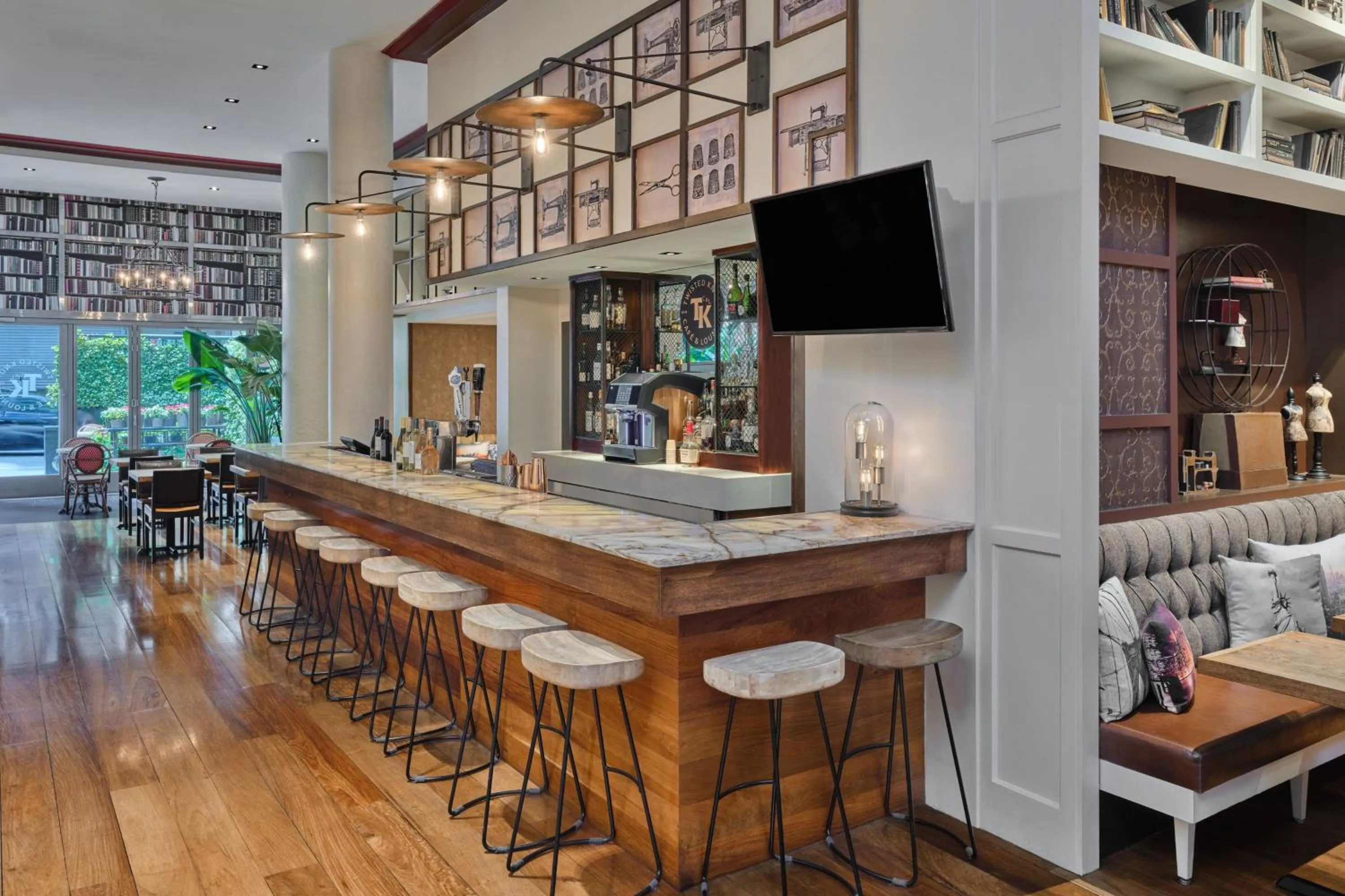 Lounge or bar in Marriott Vacation Club®, New York City 