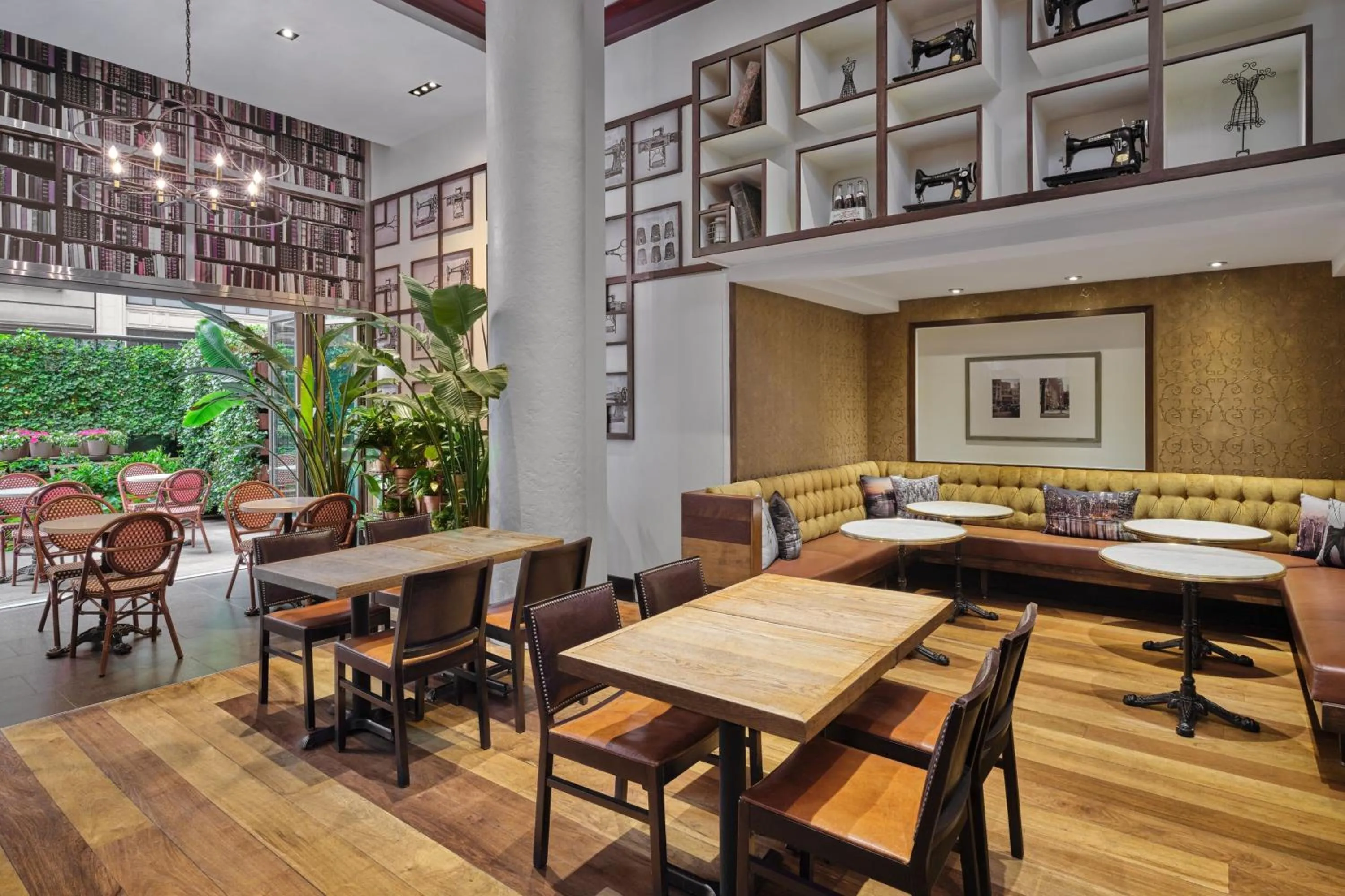 Lounge or bar in Marriott Vacation Club®, New York City 