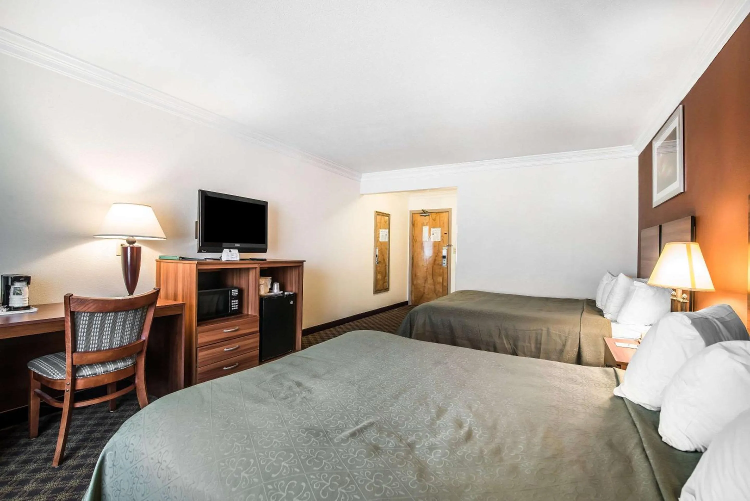 Photo of the whole room, Bed in Quality Inn Rutland