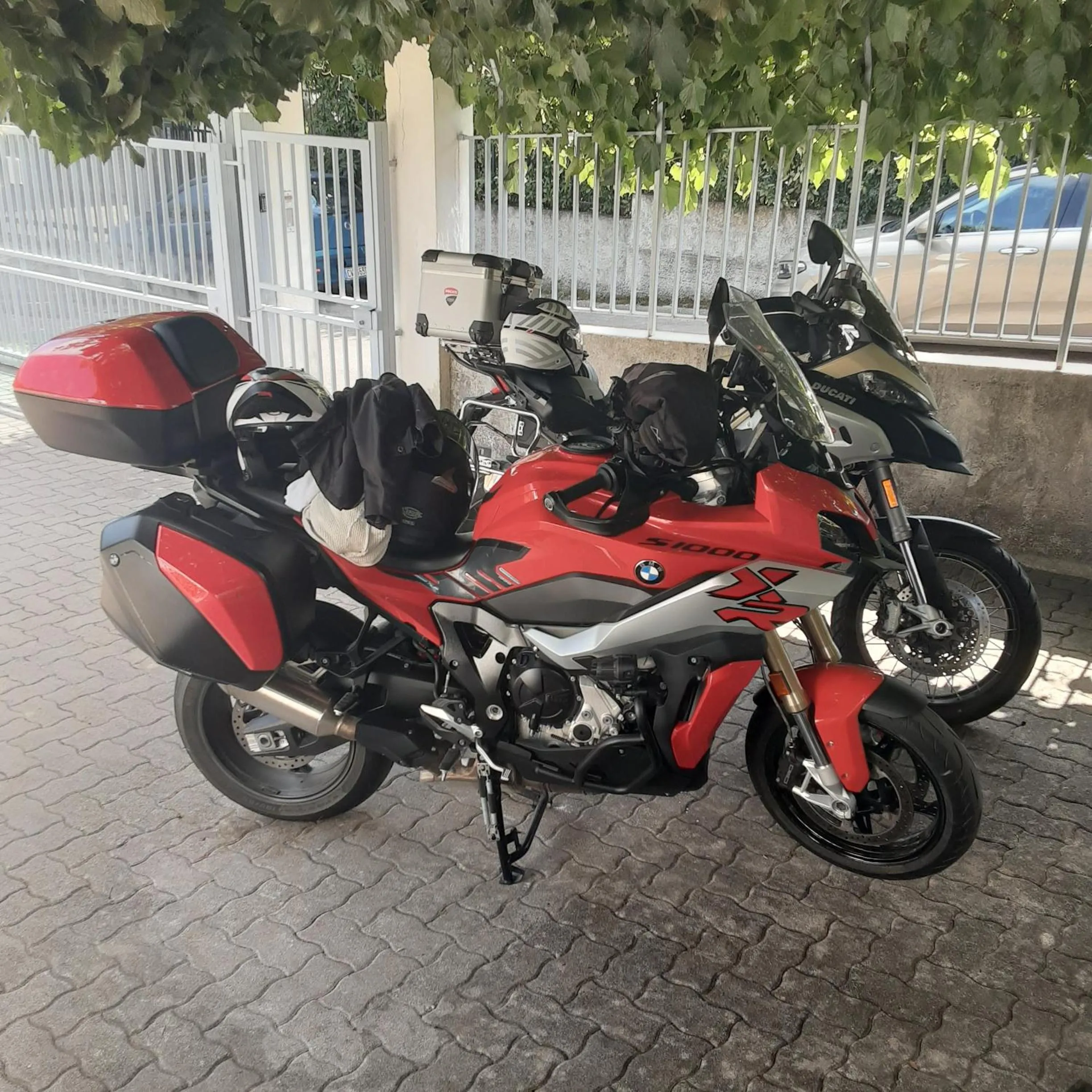 Parking in AceroRosso B&B