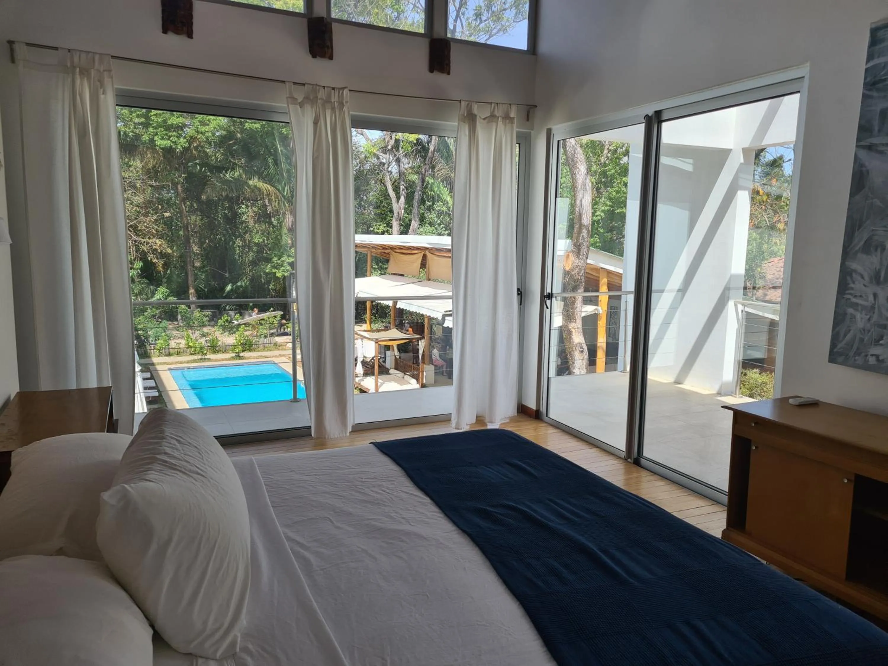 Bedroom, Bed in Ride On! Surf Hotel