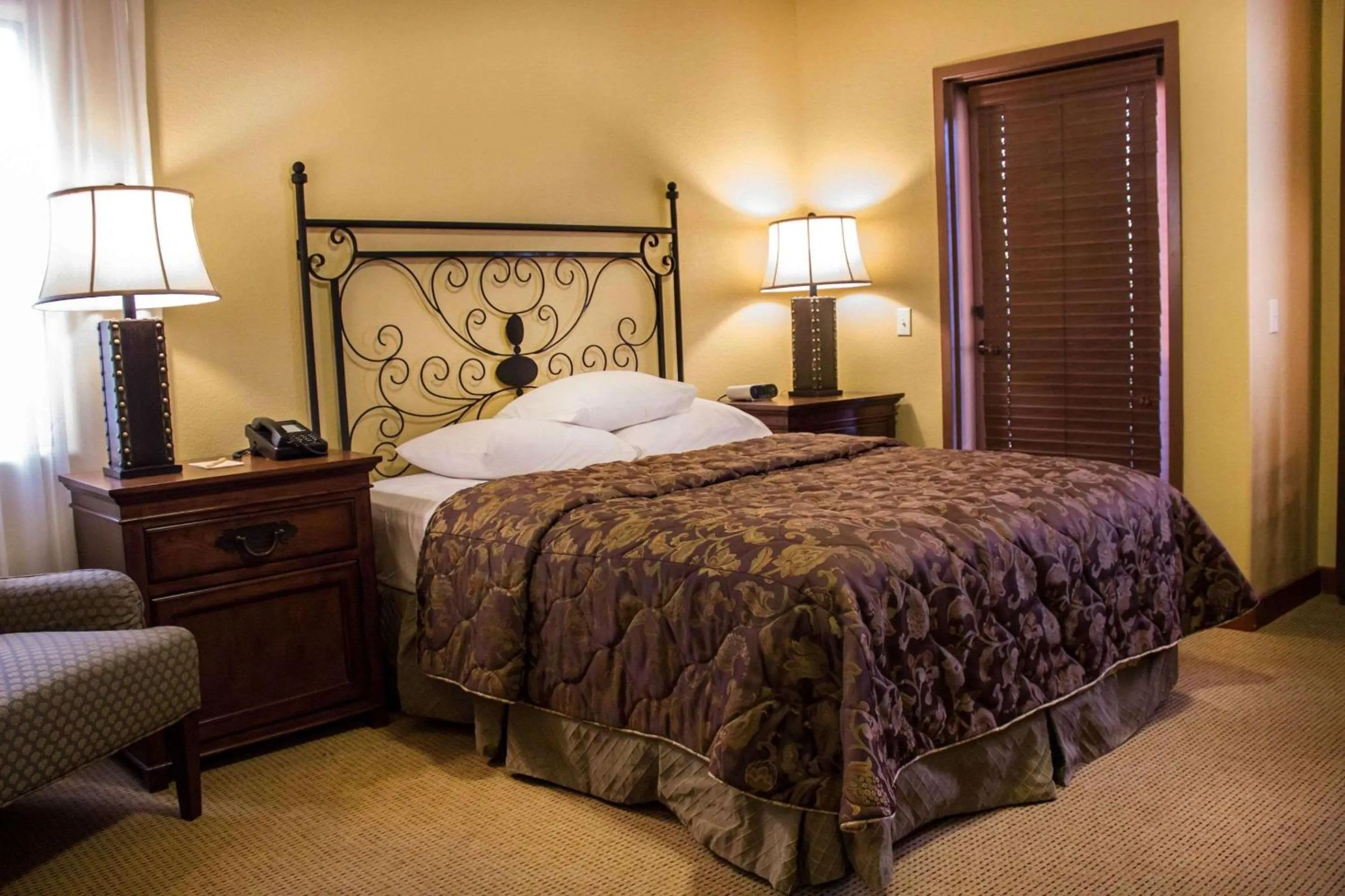 Bedroom, Bed in Bluegreen Vacations Cibola Vista Resort and Spa, an Ascend Collection Resort