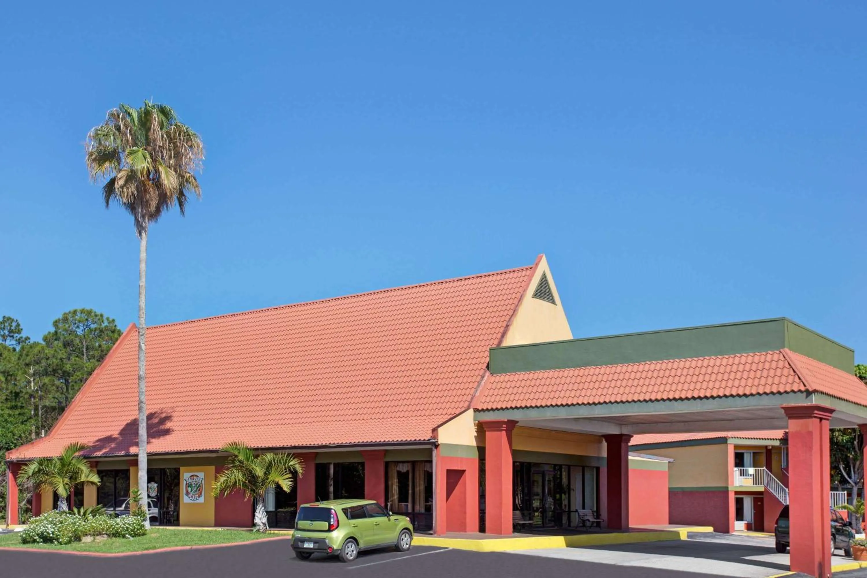 Property building in Days Inn by Wyndham Cocoa Cruiseport West At I-95/524