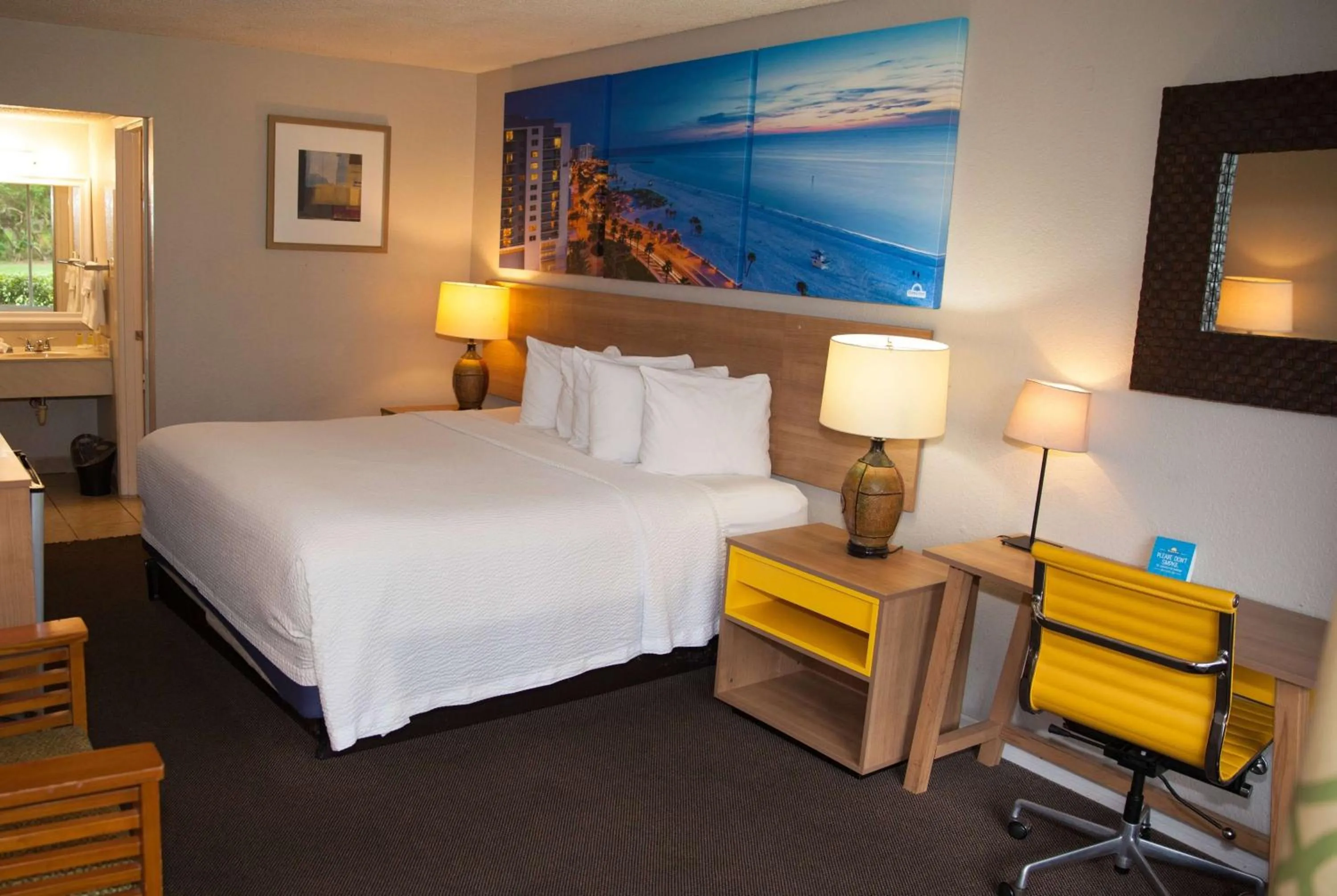 Photo of the whole room, Bed in Days Inn by Wyndham Cocoa Cruiseport West At I-95/524